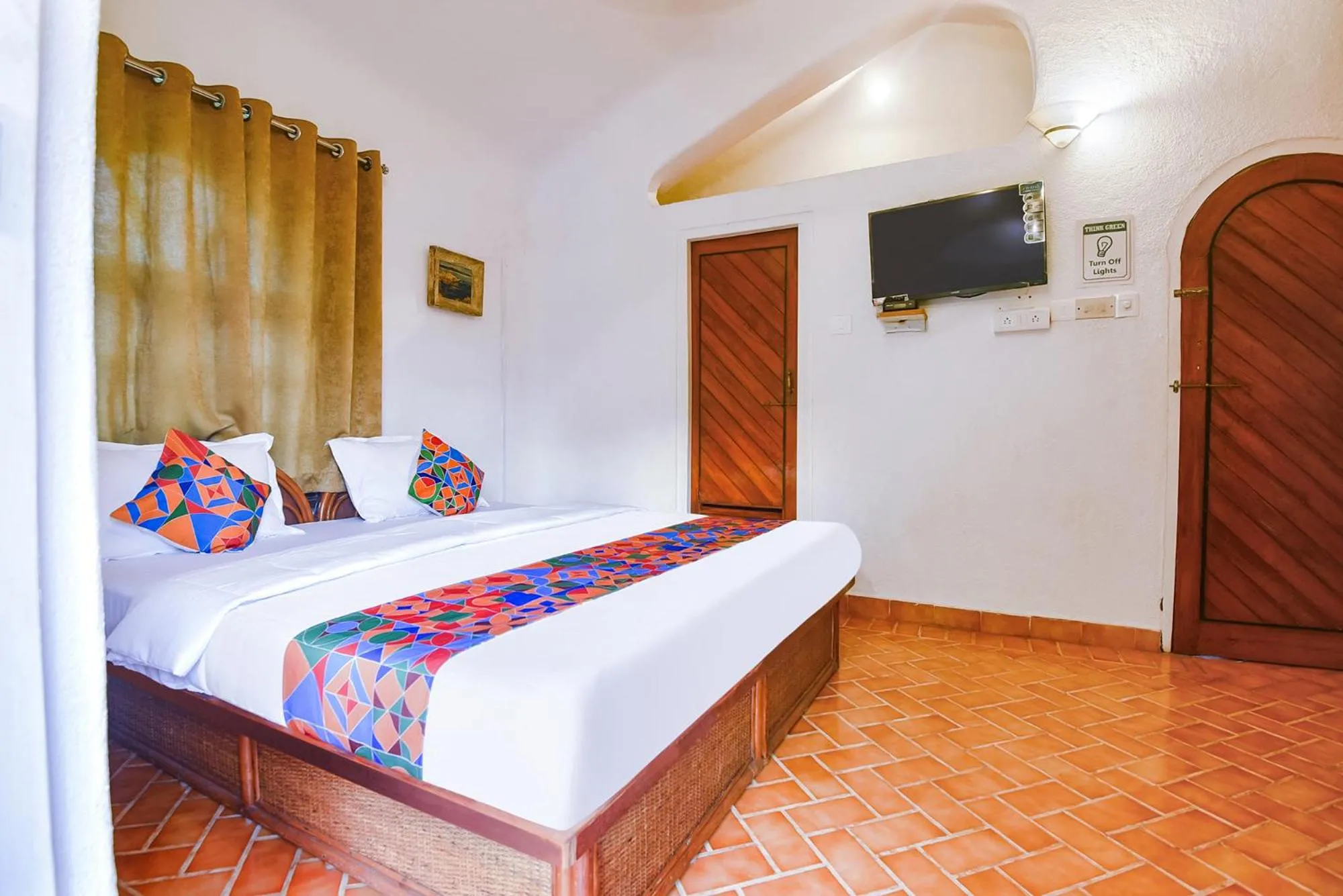 Bed in FabExpress Royal Baga Residency - 500m From Baga Beach