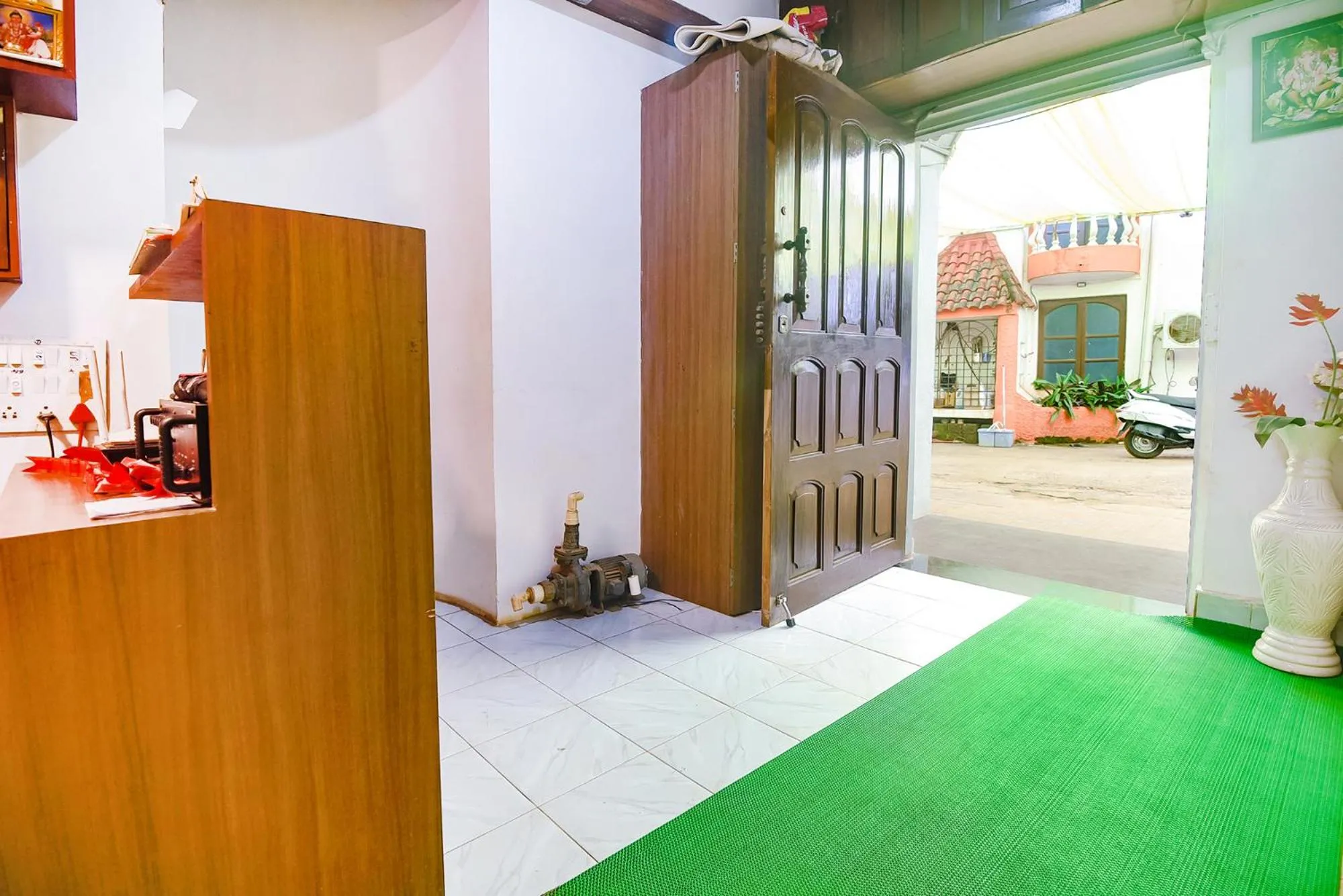 Lobby or reception in FabExpress Royal Baga Residency - 500m From Baga Beach