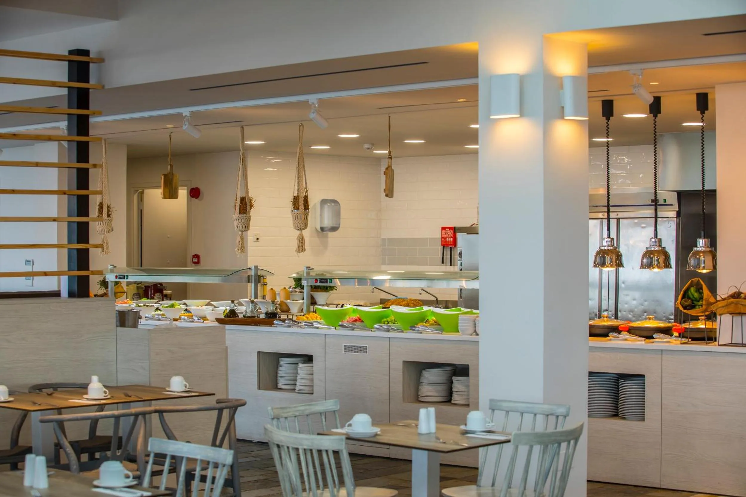 Restaurant/places to eat in Leonardo Cypria Bay