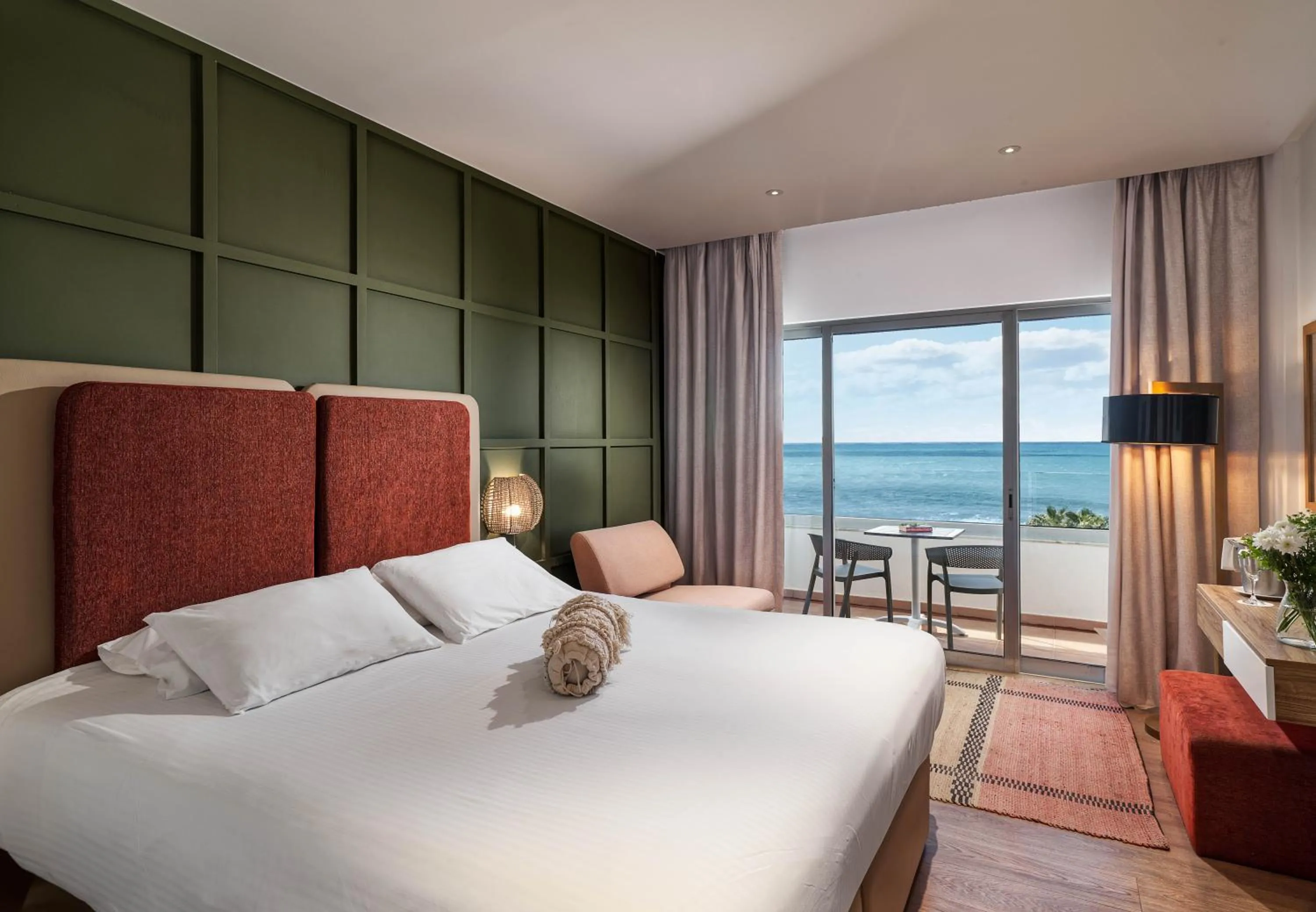 Bedroom, Bed in Leonardo Cypria Bay