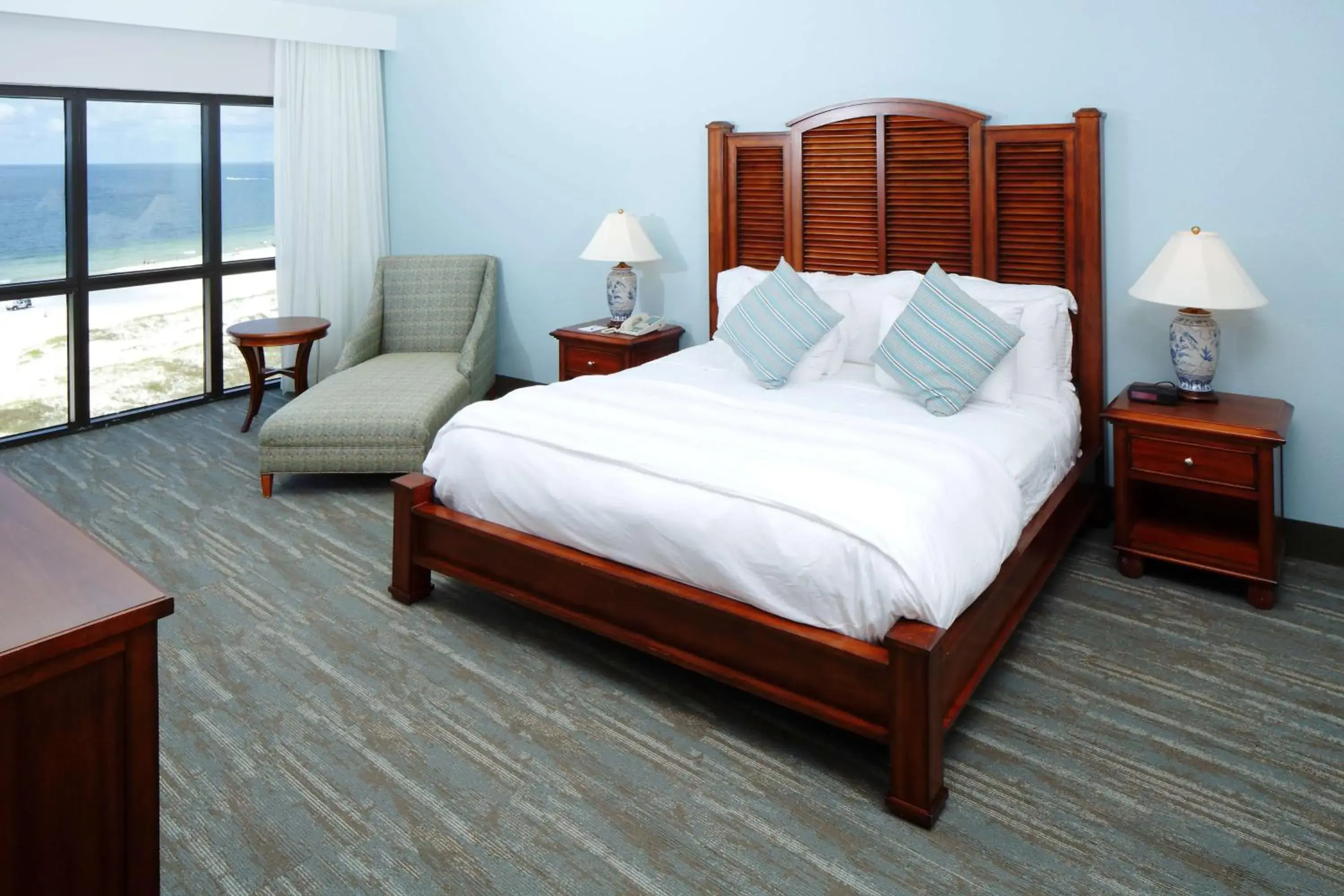 View (from property/room), Bed in The Island House Hotel a Doubletree by Hilton View (from property/room), Bed in The Island House Hotel a Doubletree by Hilton