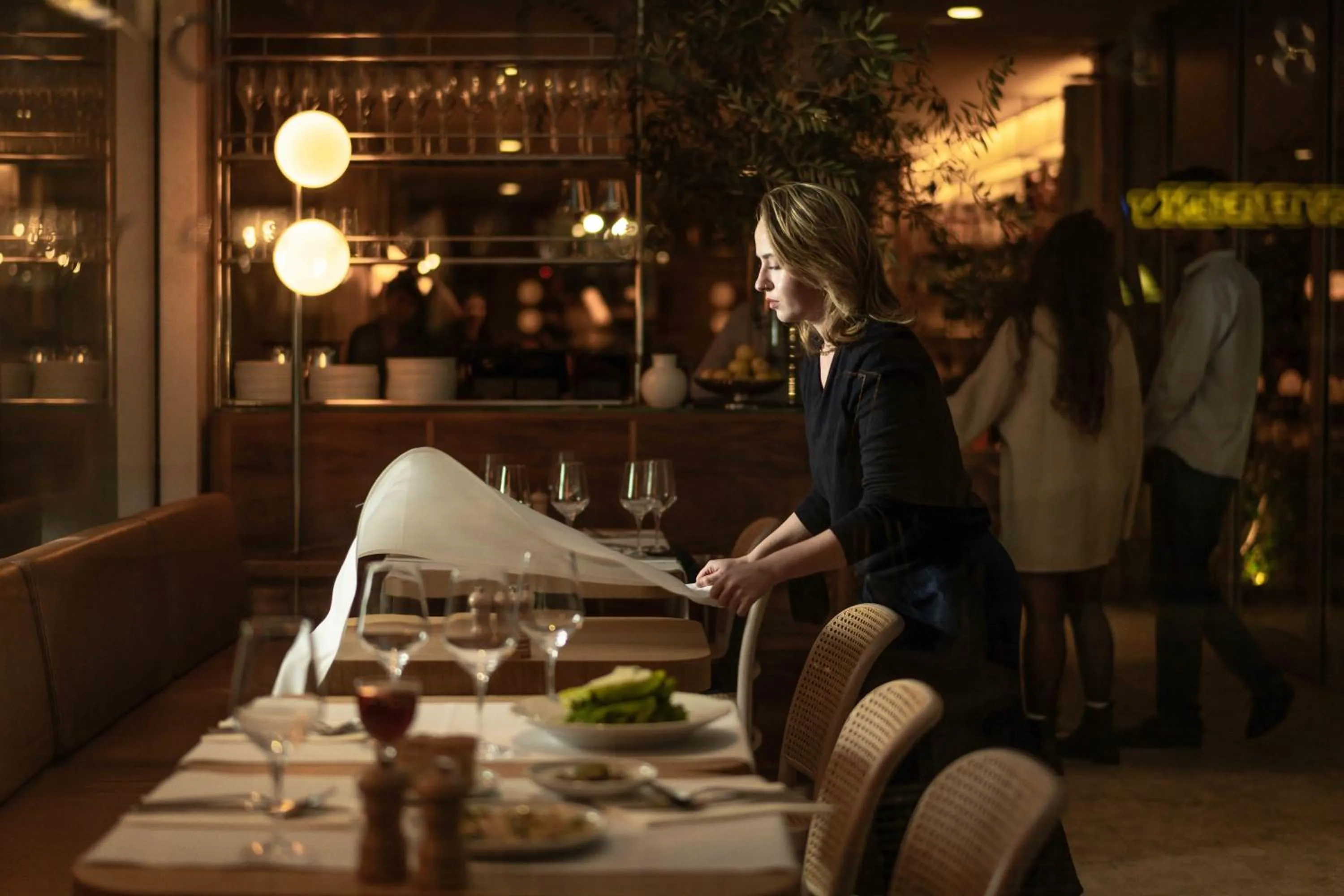 Restaurant/places to eat in R48 Hotel and Garden