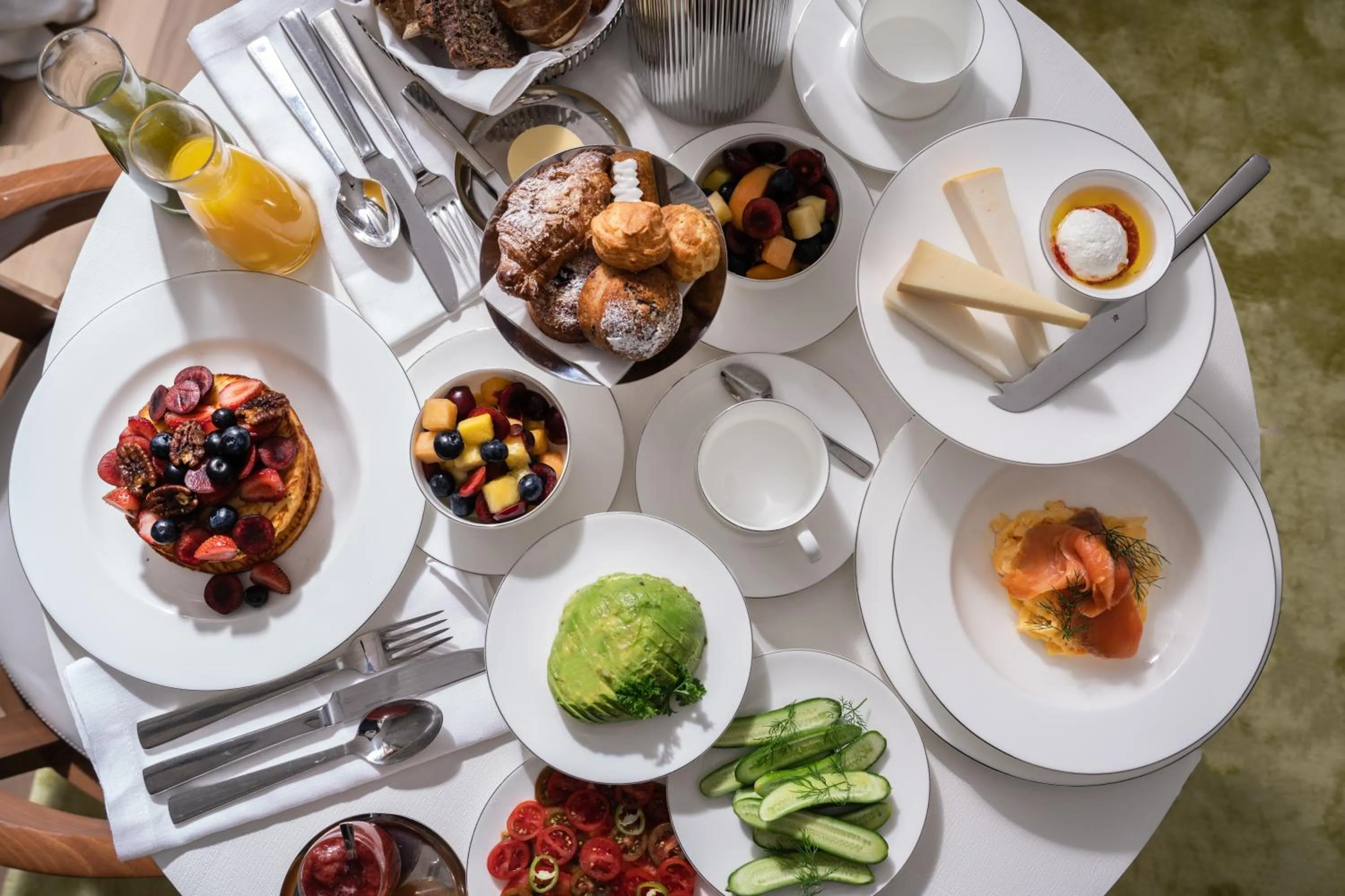 Restaurant/places to eat in R48 Hotel and Garden