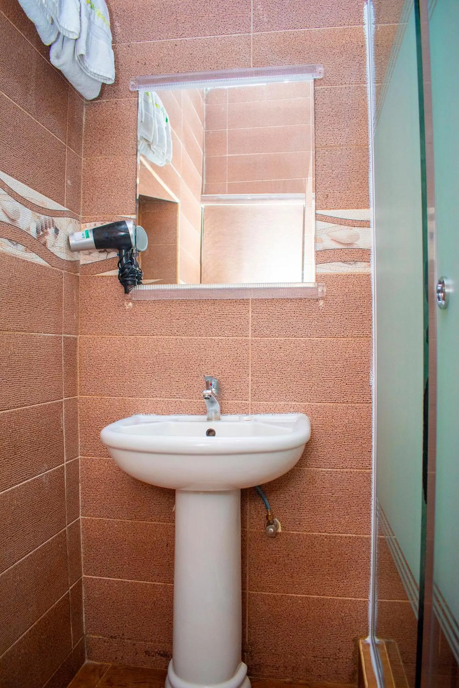 ERiTH APARTMENT & SUITES