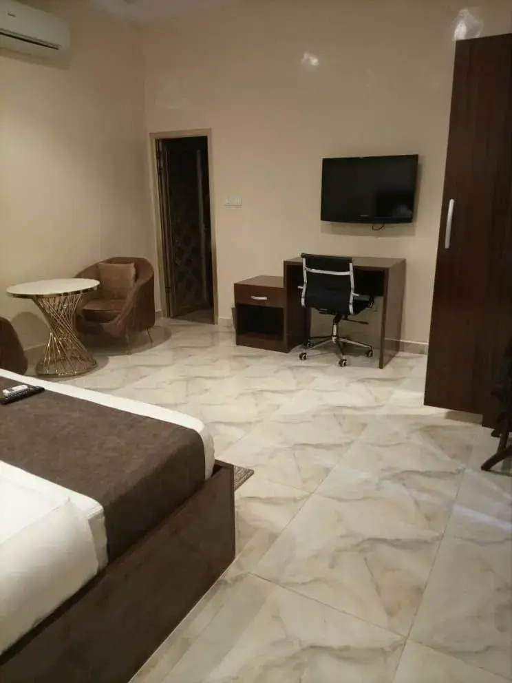 Bedroom, Bed in ERiTH APARTMENT & SUITES Bedroom, Bed in ERiTH APARTMENT & SUITES