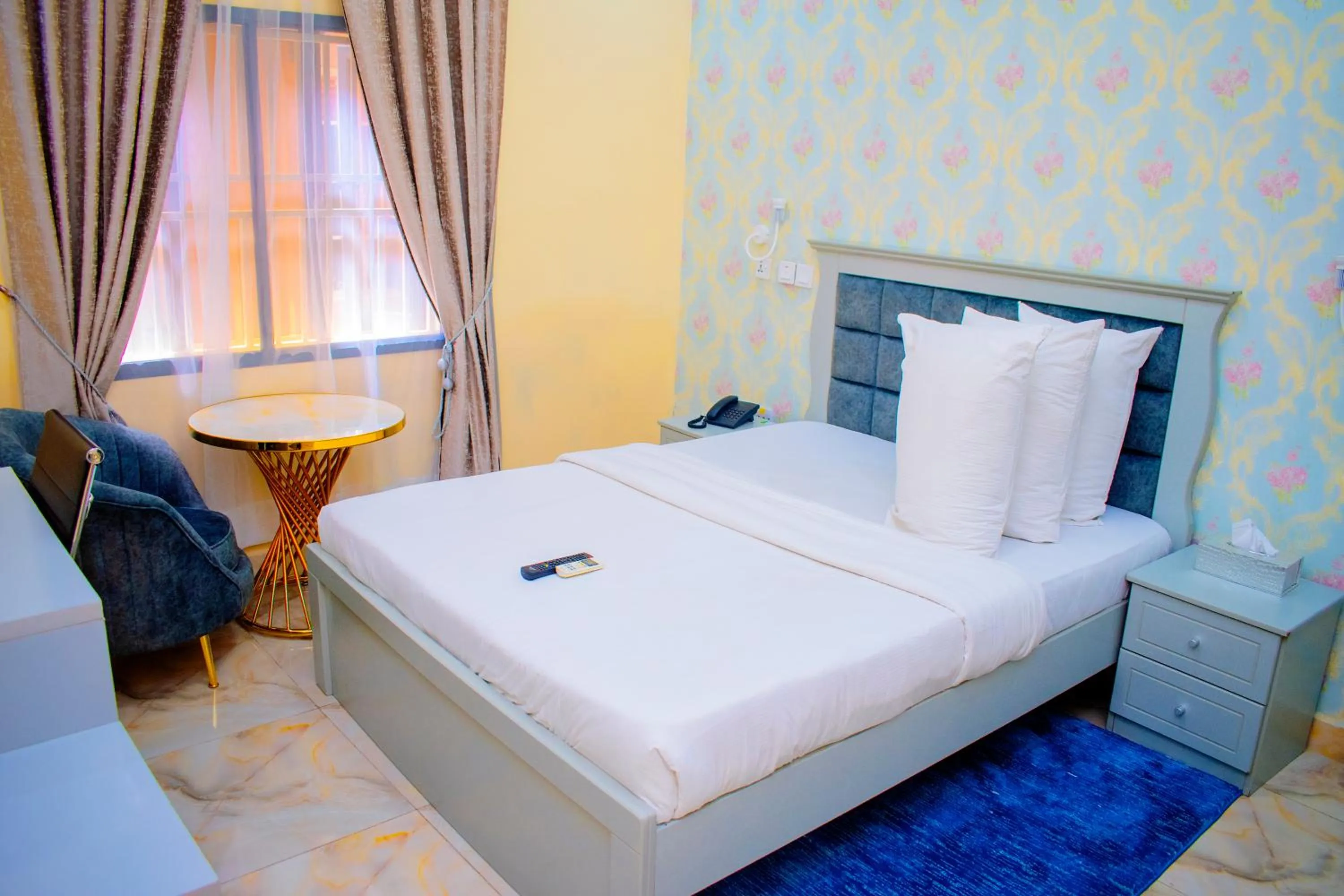 Bed in ERiTH APARTMENT & SUITES