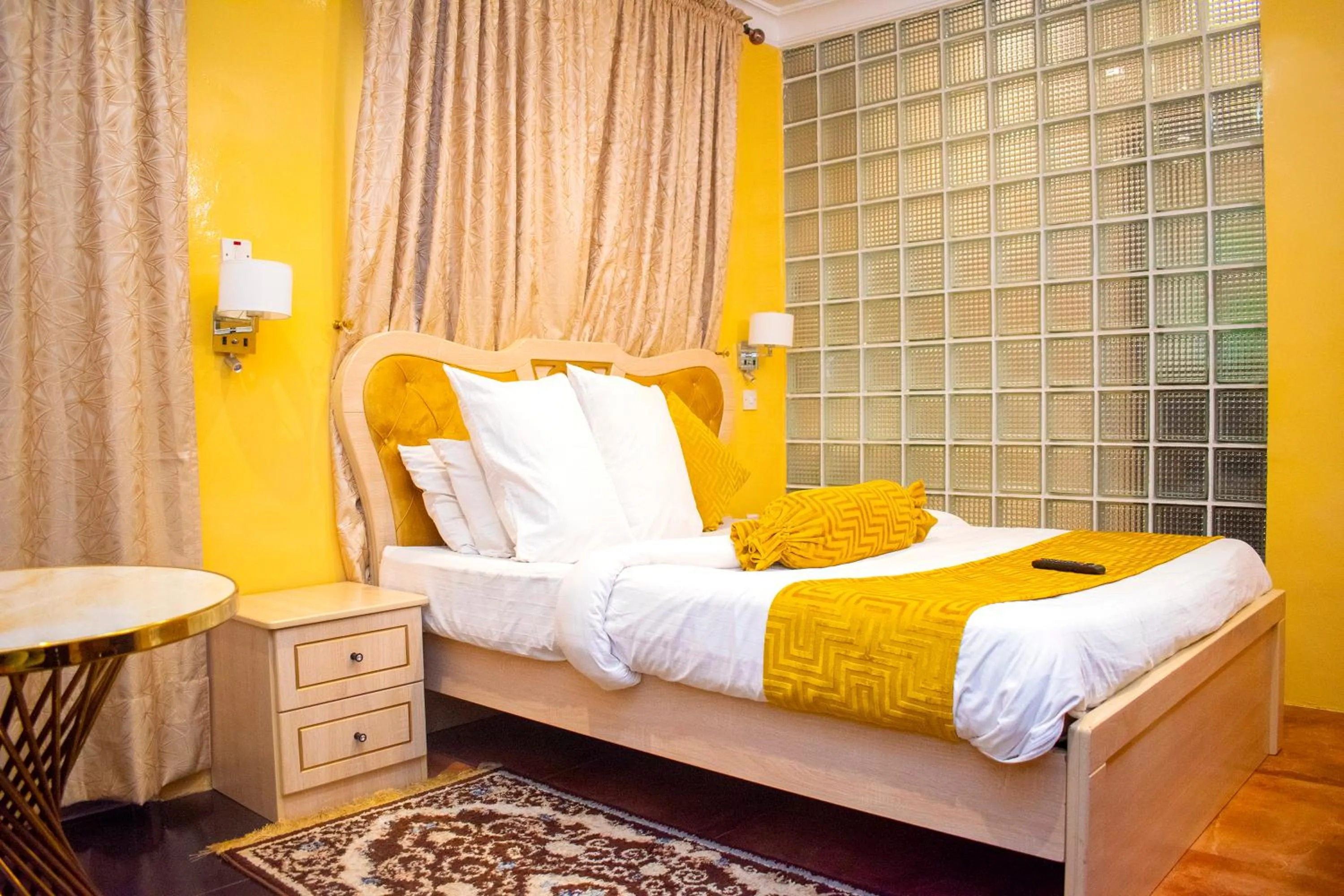 Bed in ERiTH APARTMENT & SUITES