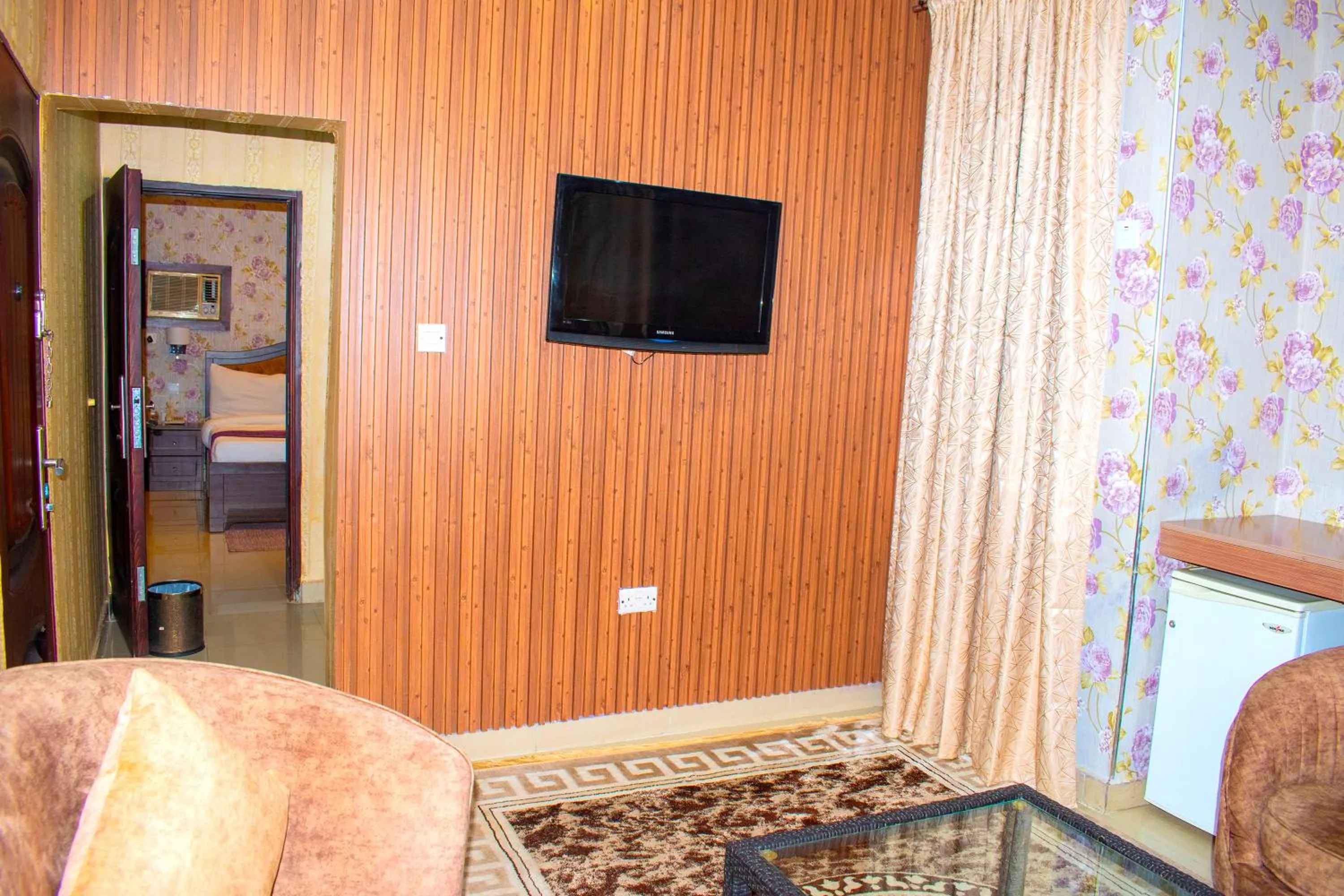 ERiTH APARTMENT & SUITES