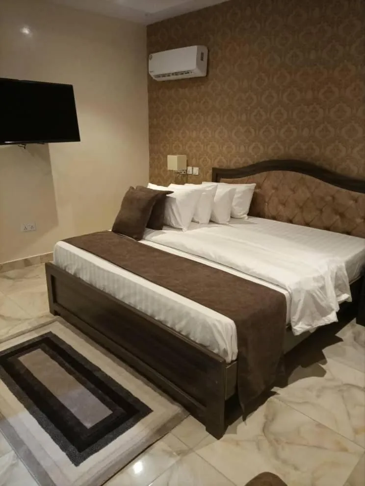 Photo of the whole room, Bed in ERiTH APARTMENT & SUITES