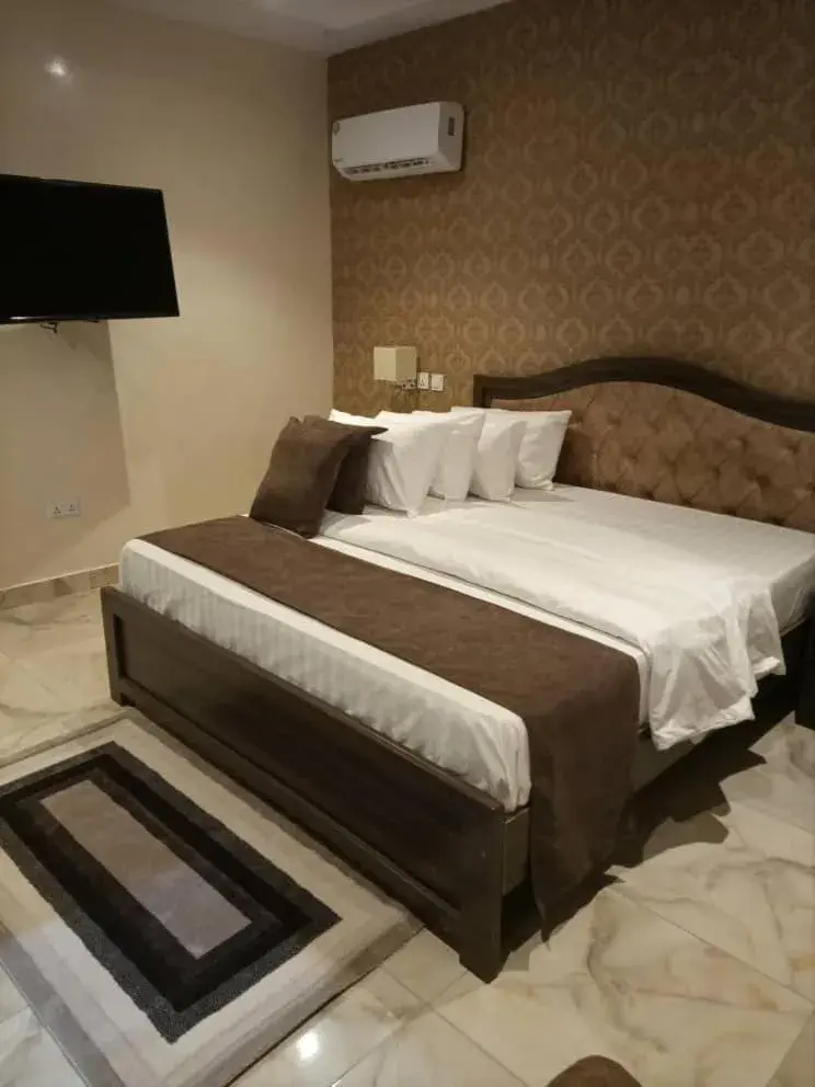 Photo of the whole room, Bed in ERiTH APARTMENT & SUITES Photo of the whole room, Bed in ERiTH APARTMENT & SUITES