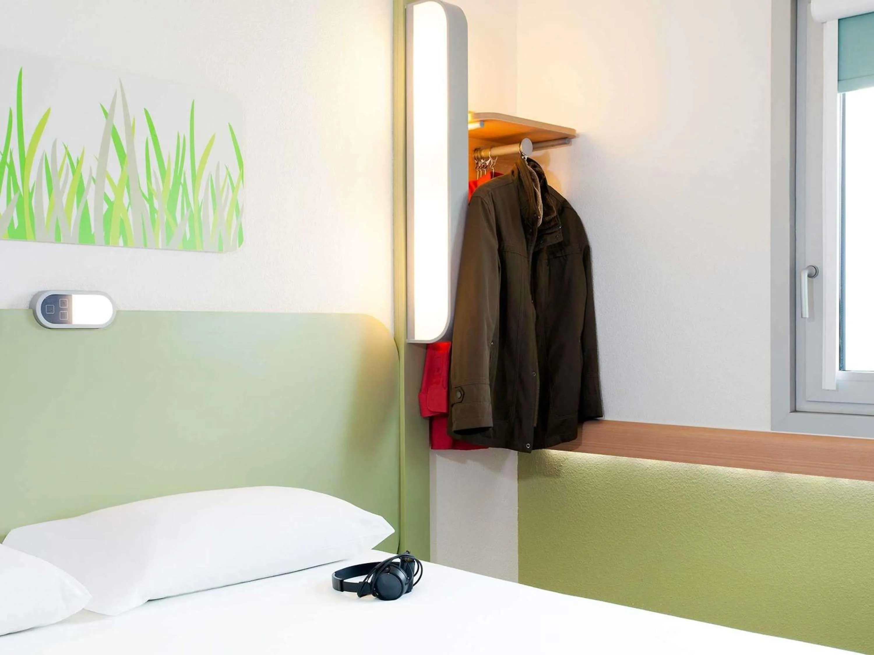 Bedroom, Bed in ibis budget Beaconsfield