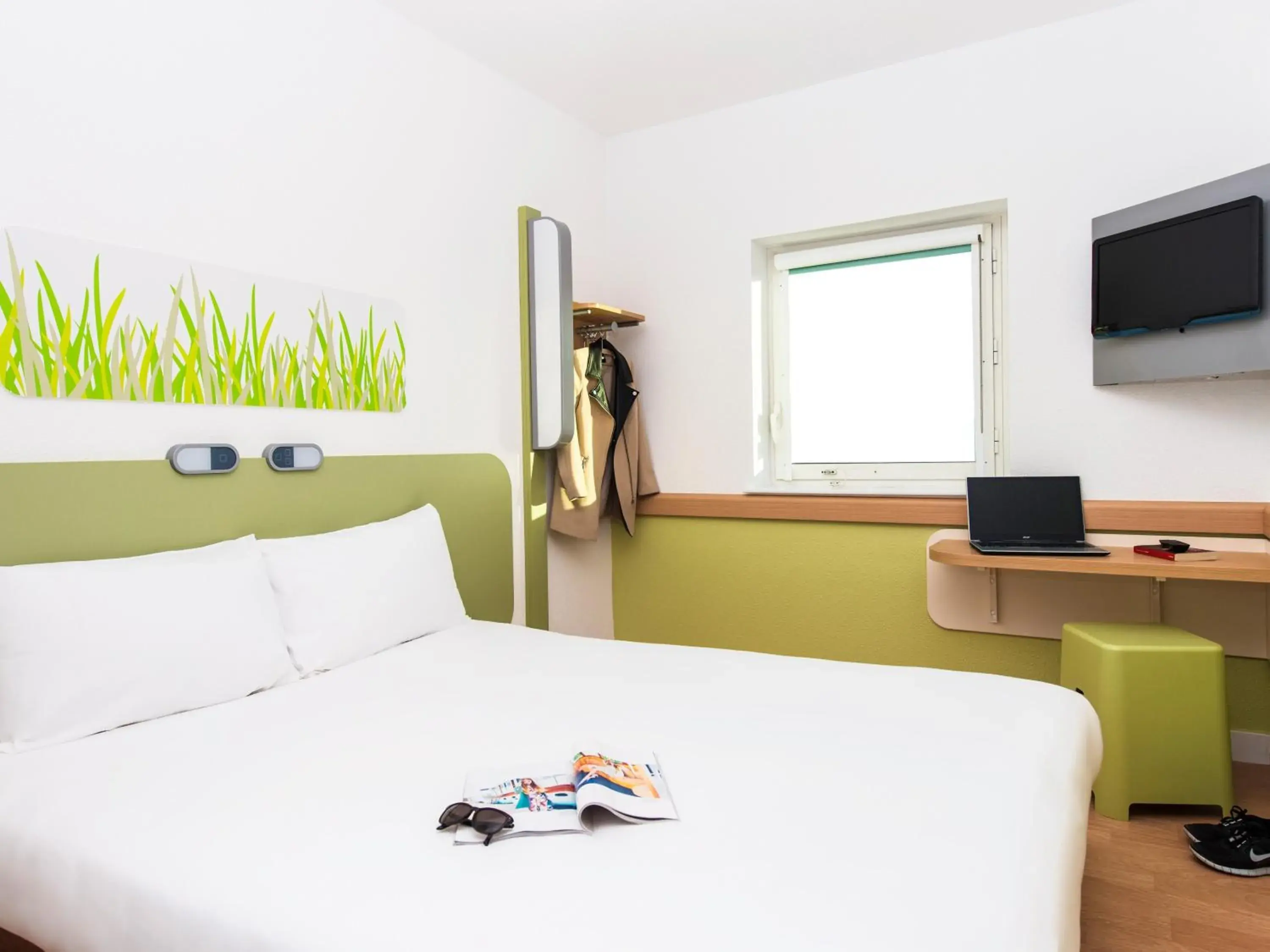 Bedroom, Bed in ibis budget Beaconsfield