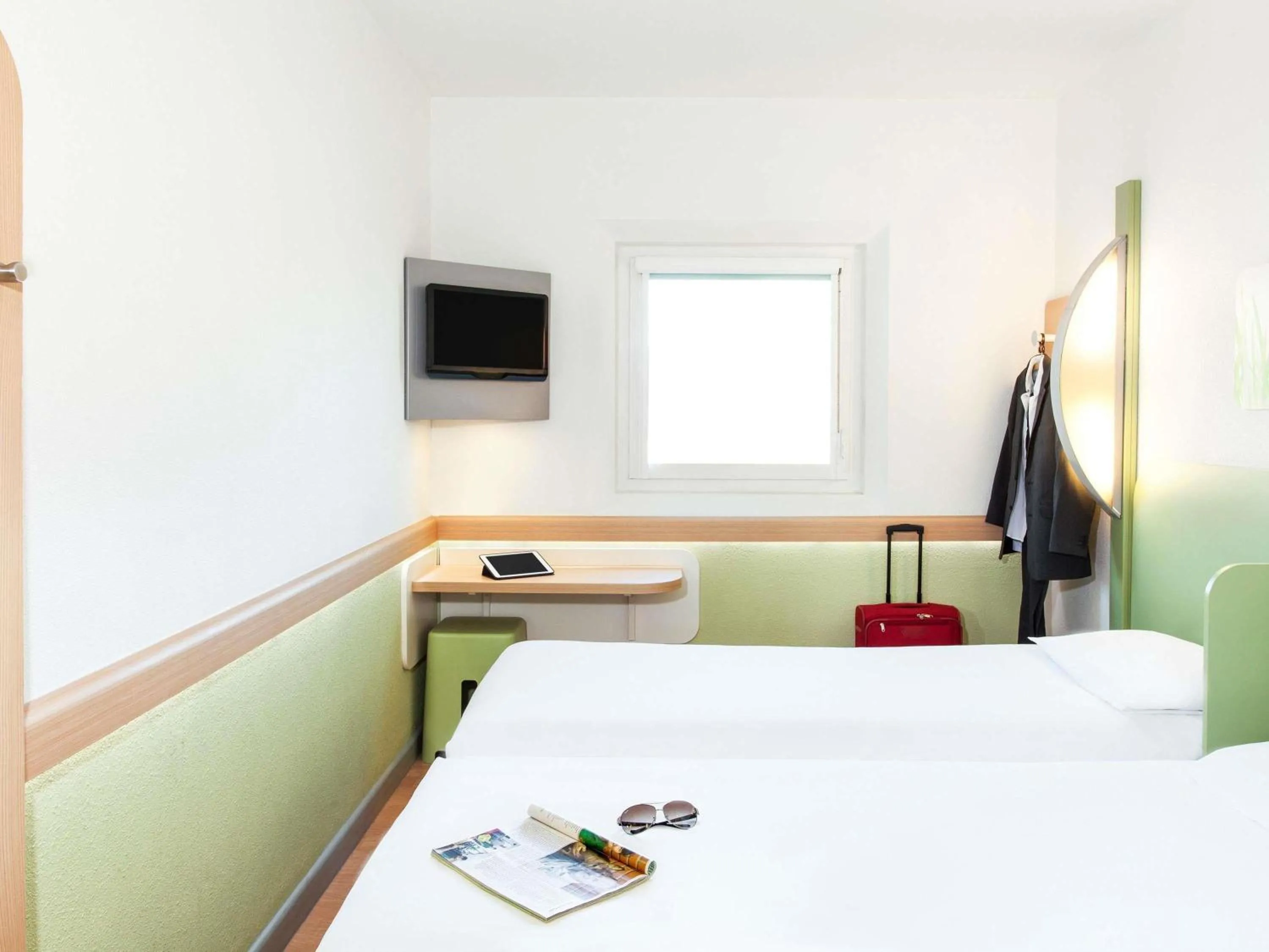 Bedroom, Bed in ibis budget Beaconsfield