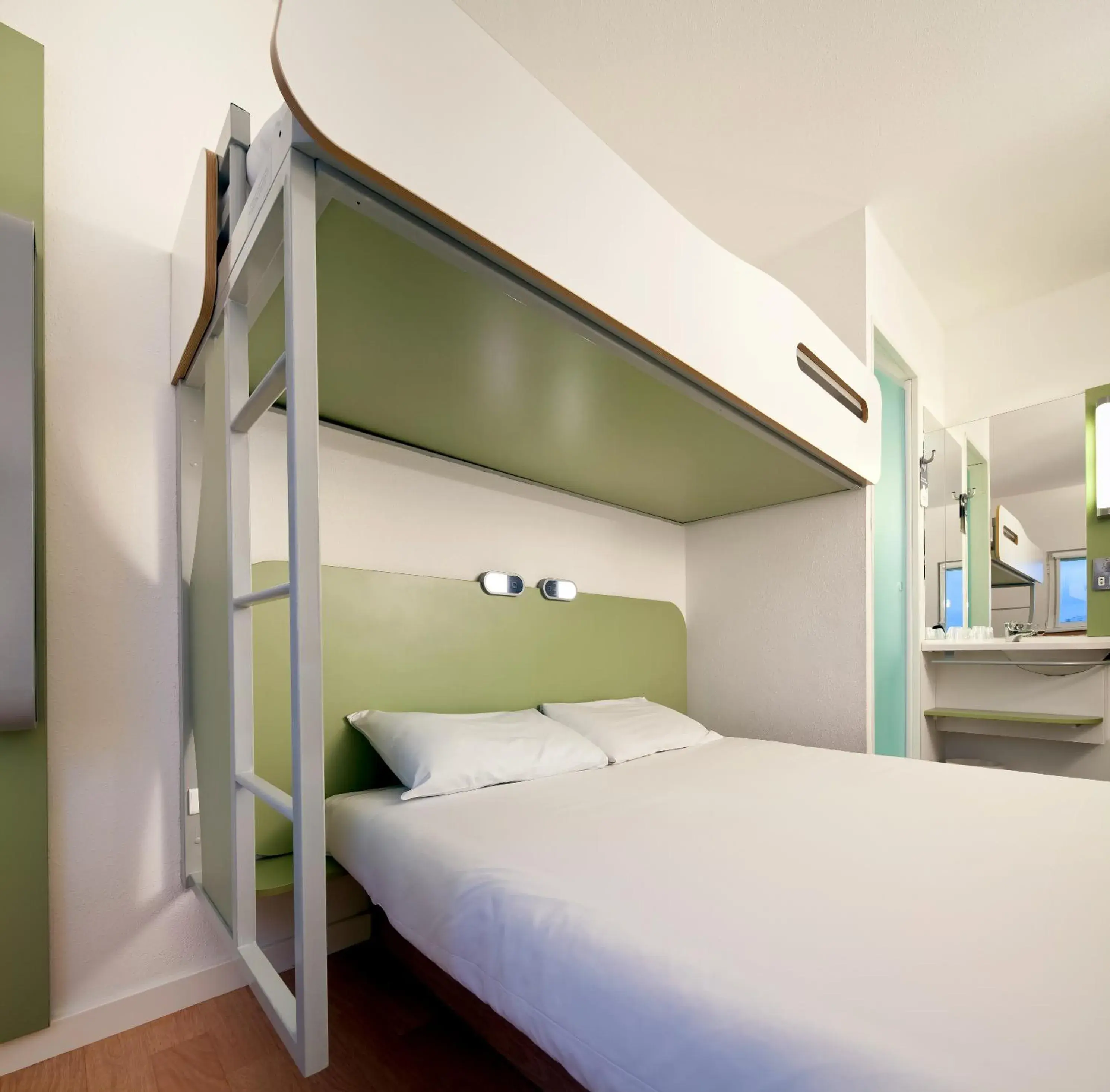 Bedroom, Bunk Bed in ibis budget Beaconsfield