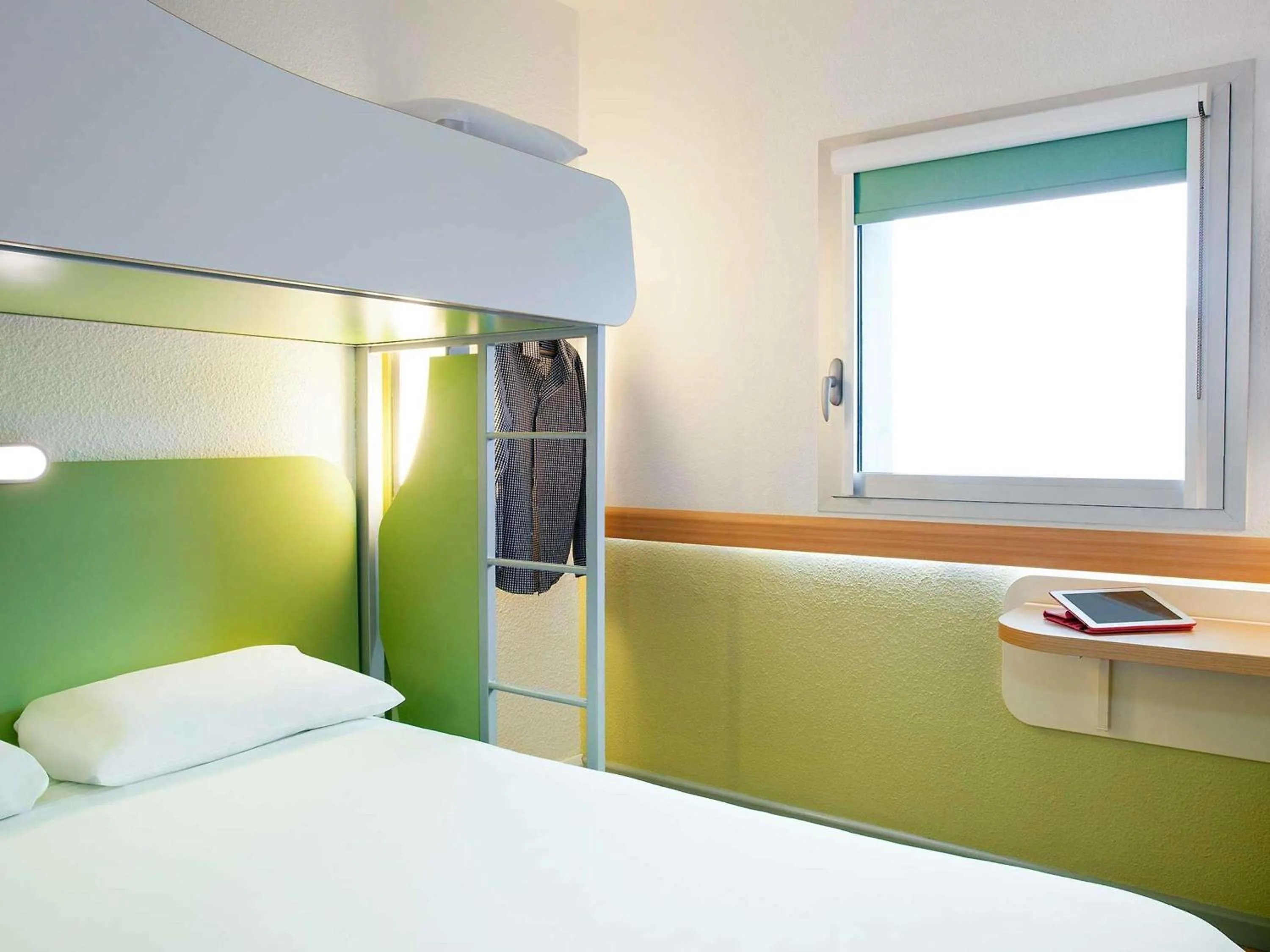 Bedroom, Bed in ibis budget Beaconsfield