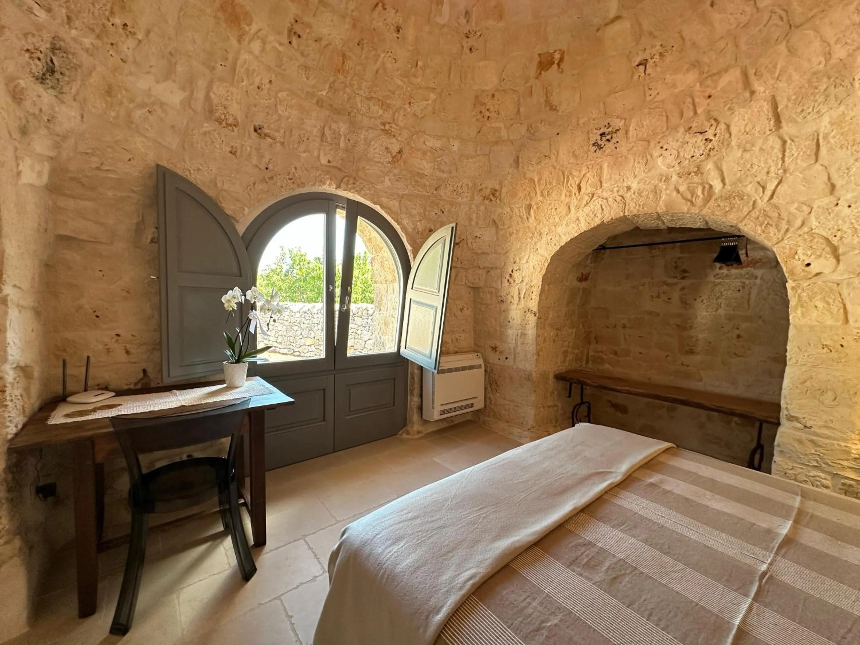 Photo of the whole room in Masseria Mazzalorsa