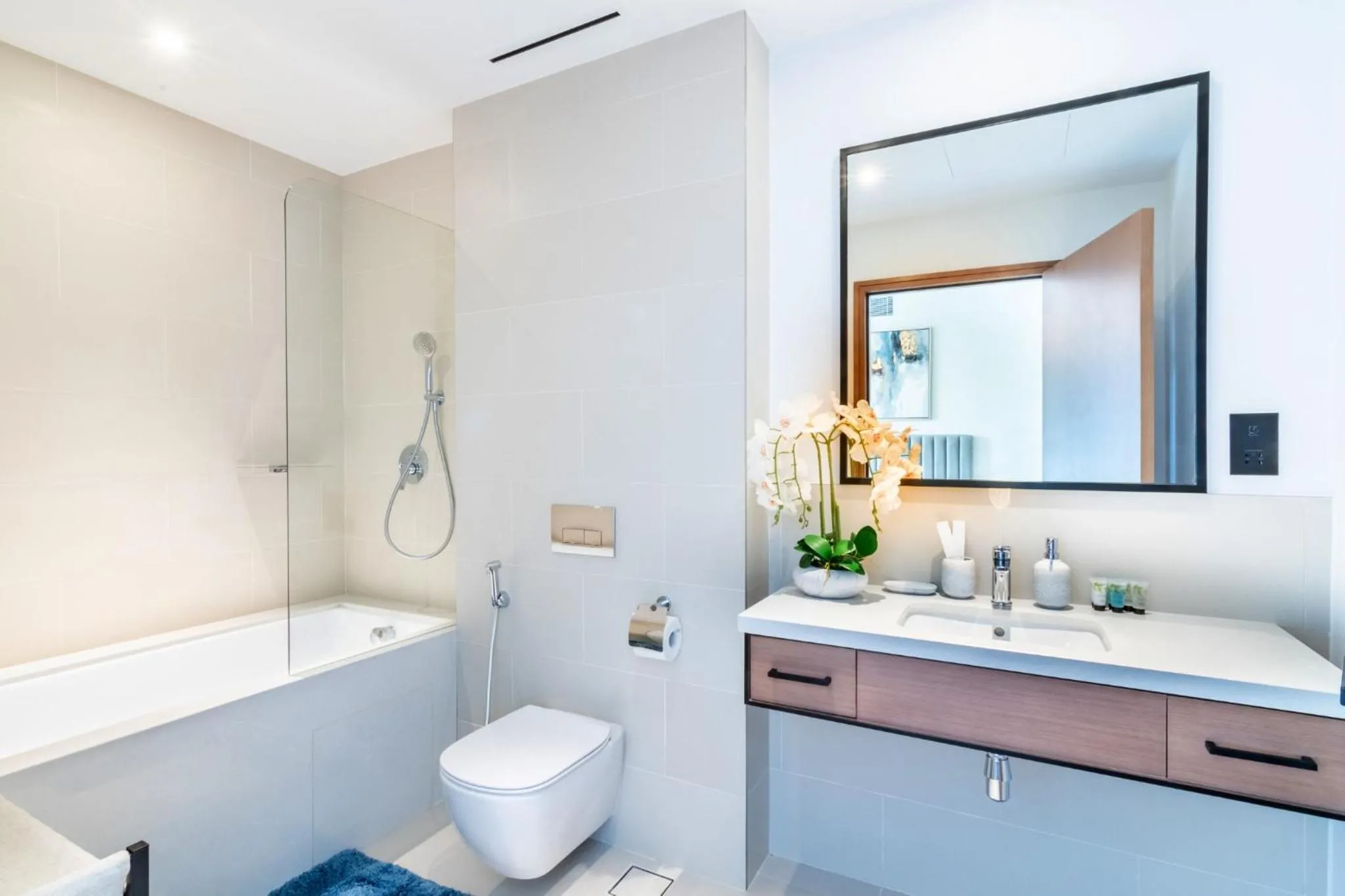 Shower in Welcome Home Apartments - VIDA Marina - Full Marina view - High Floor