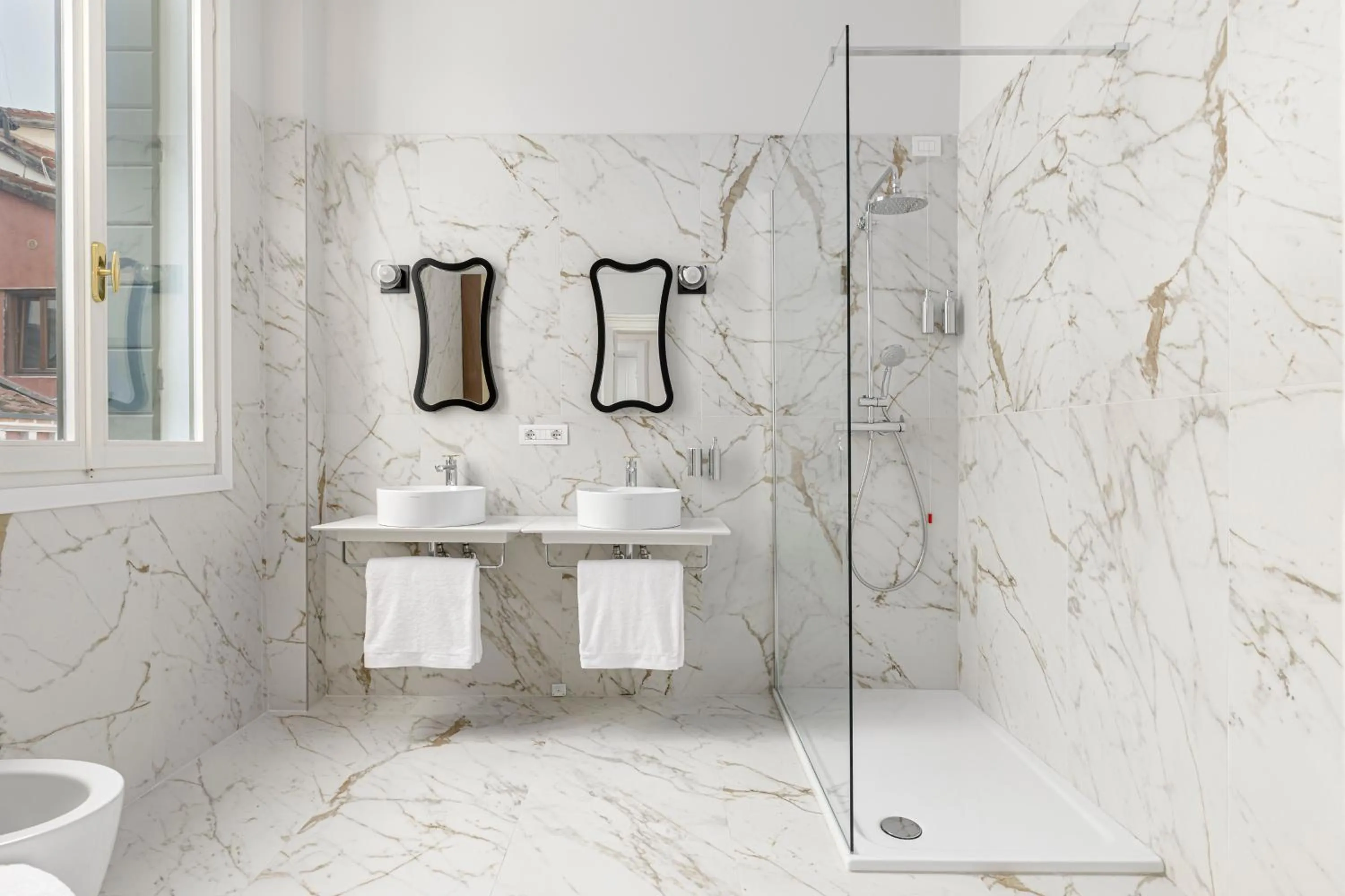 Shower in Palazzo Dei Fiori by Room Mate