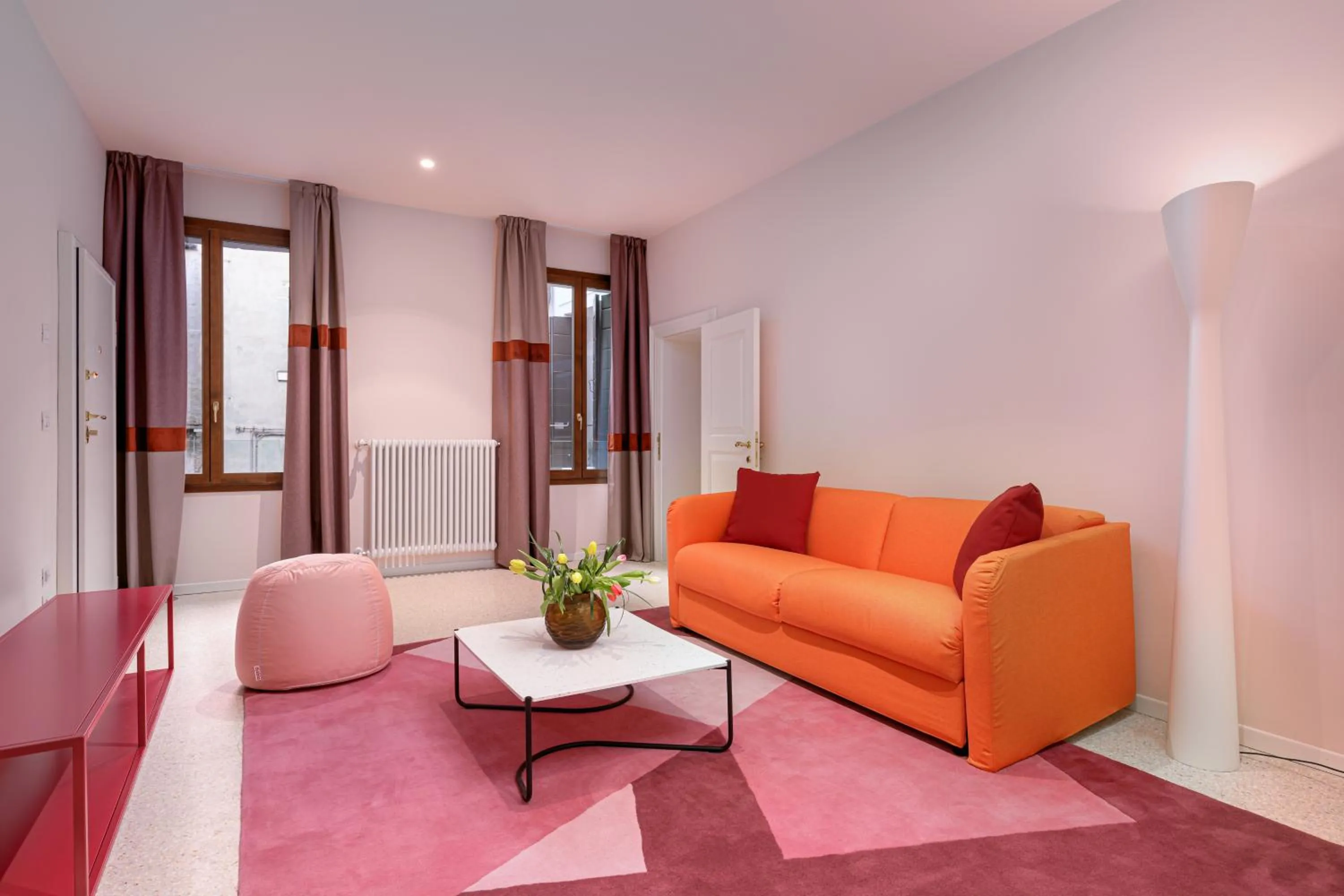 Living room in Palazzo Dei Fiori by Room Mate