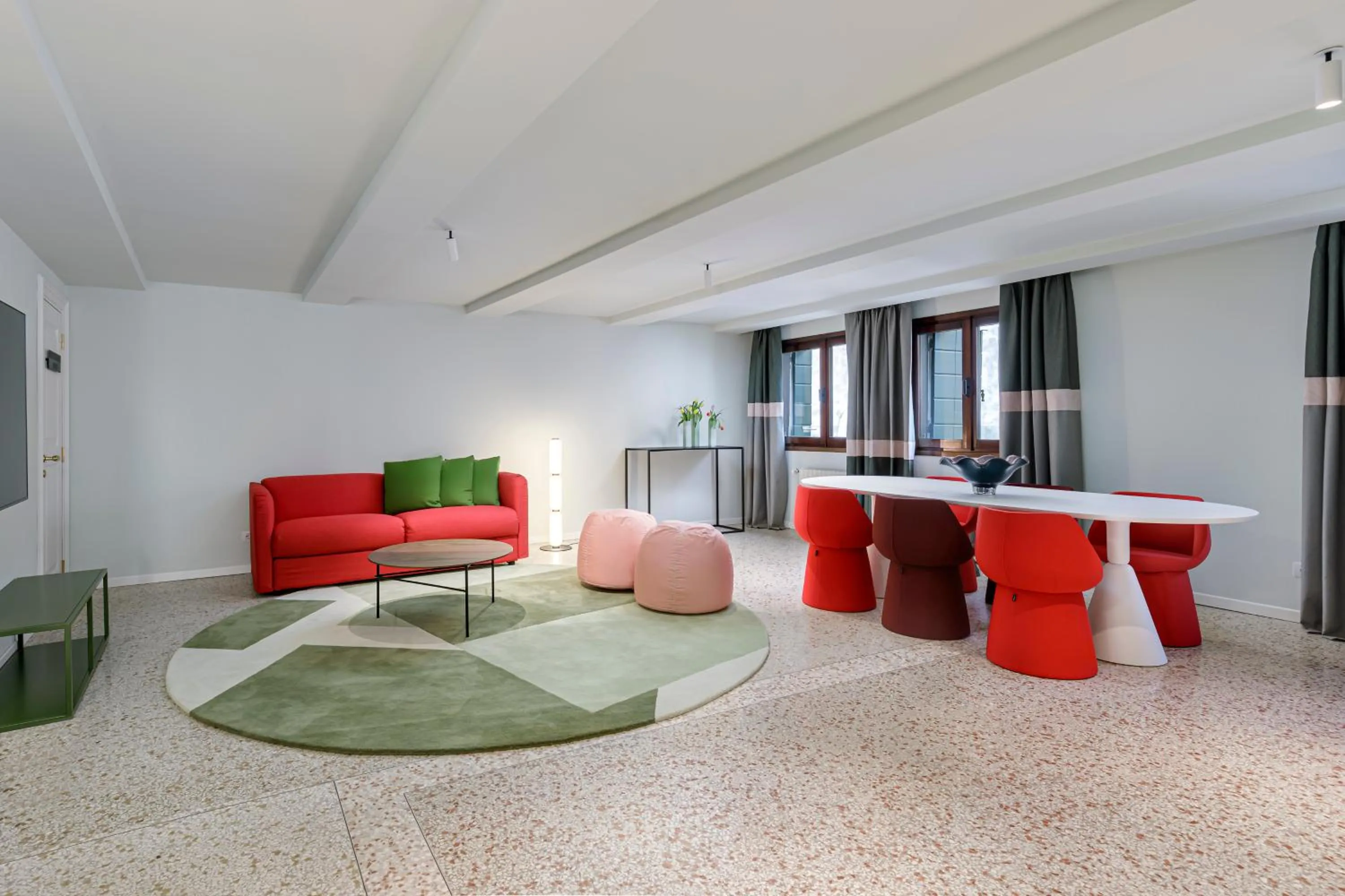 Living room in Palazzo Dei Fiori by Room Mate