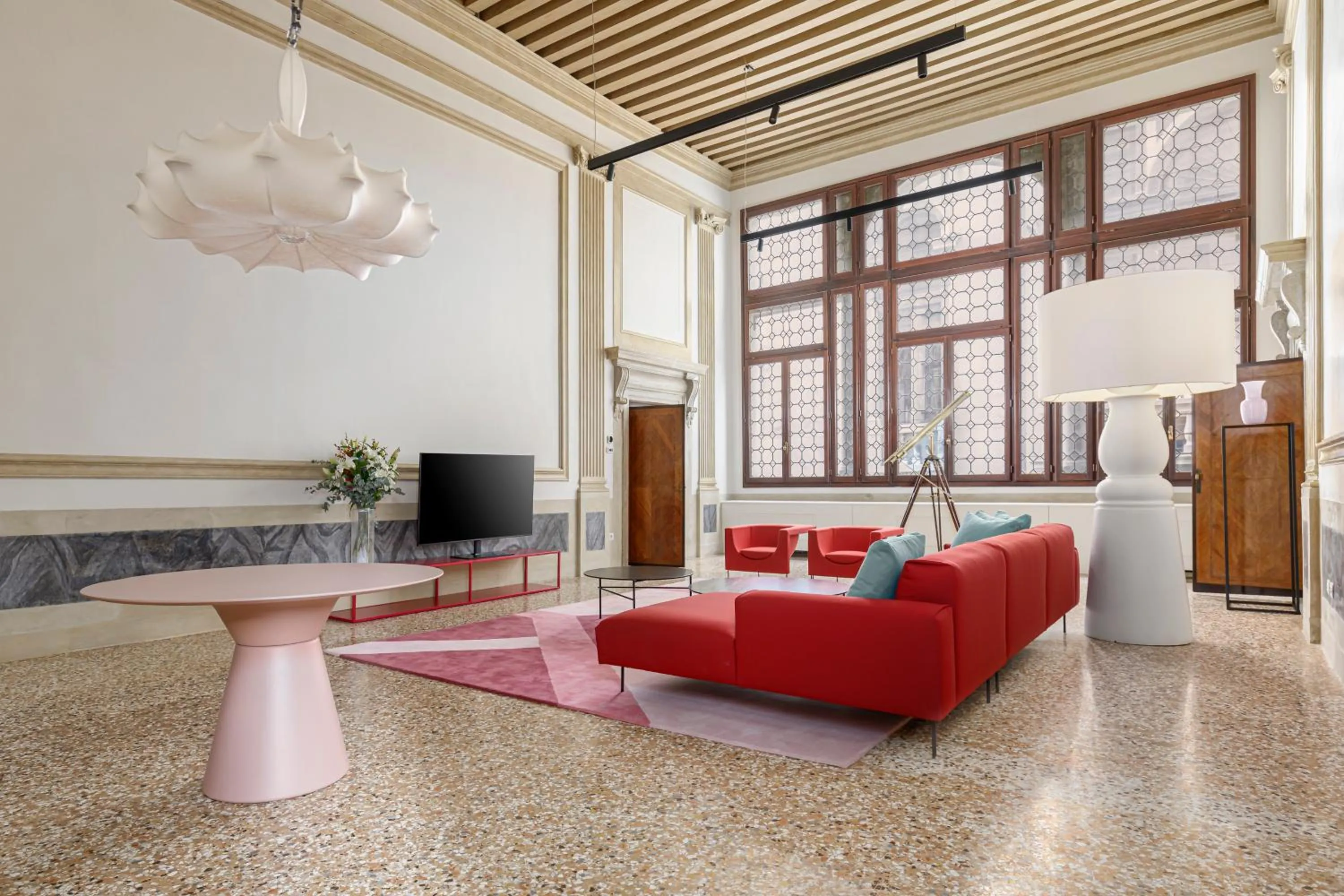 TV and multimedia in Palazzo Dei Fiori by Room Mate