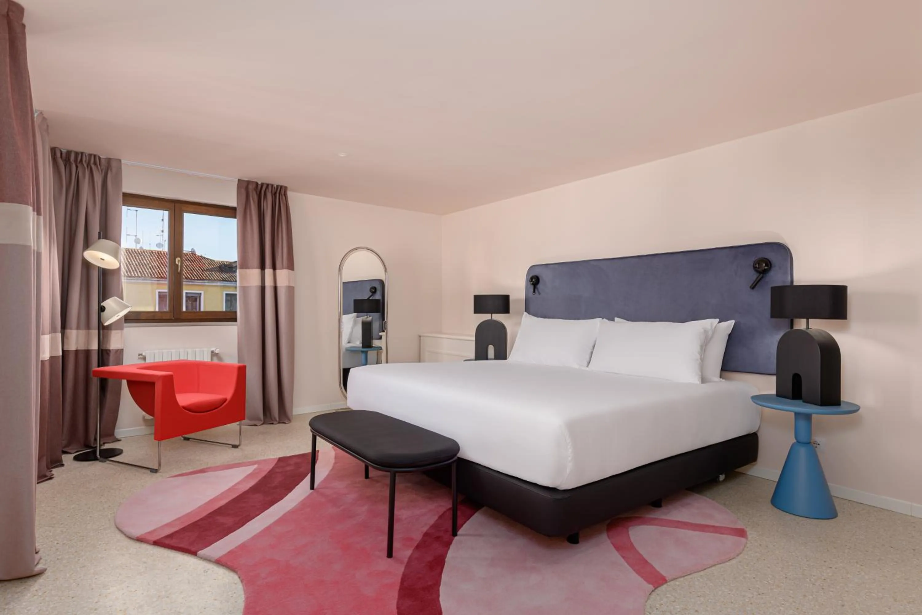 TV and multimedia, Bed in Palazzo Dei Fiori by Room Mate