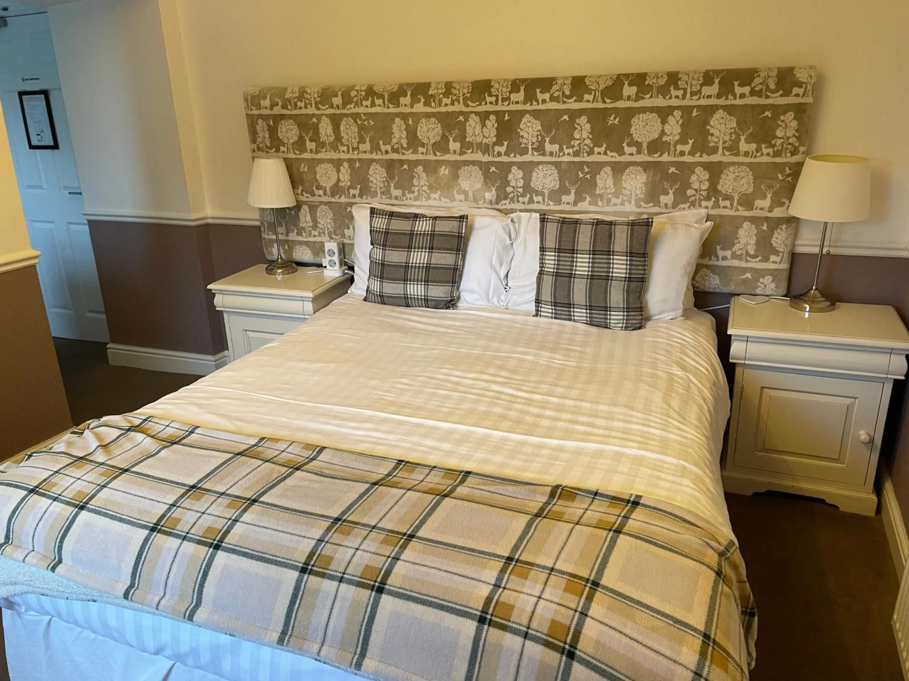 Bedroom, Bed in New Inn Hotel