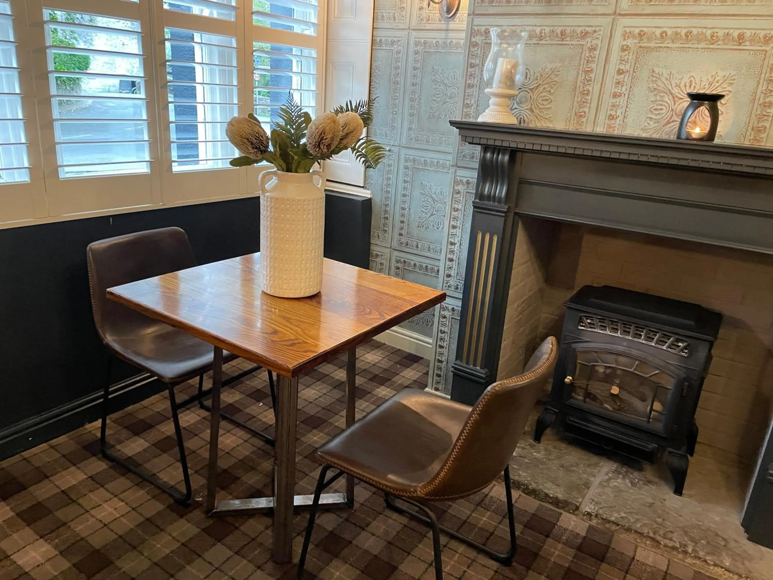 Restaurant/places to eat, Seating Area in New Inn Hotel