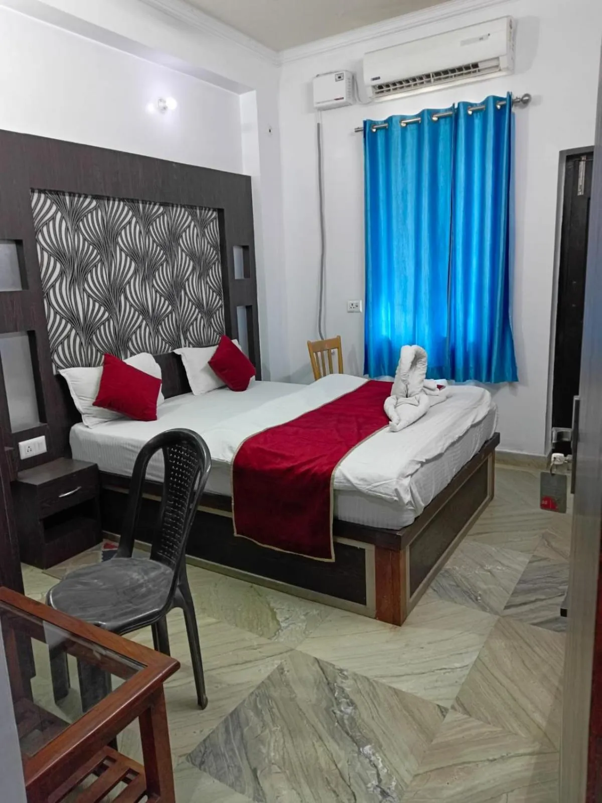 Bed in Hotel Nirmala Inn