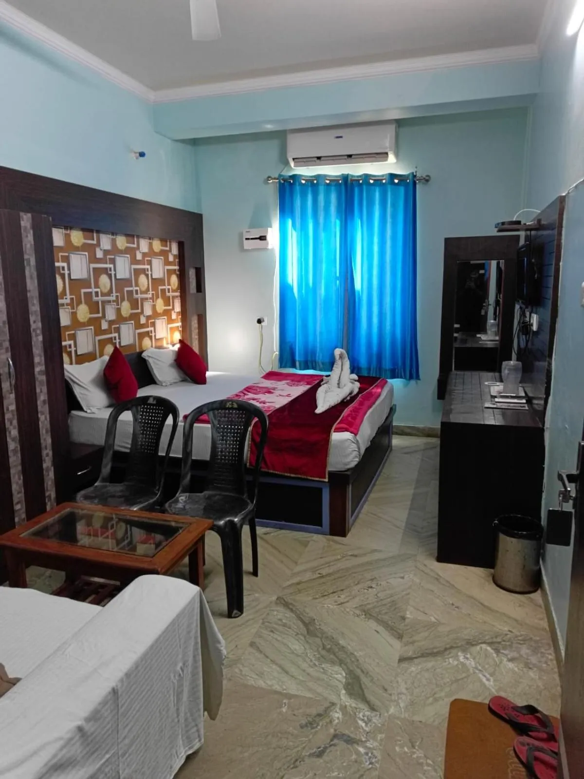 Bed in Hotel Nirmala Inn