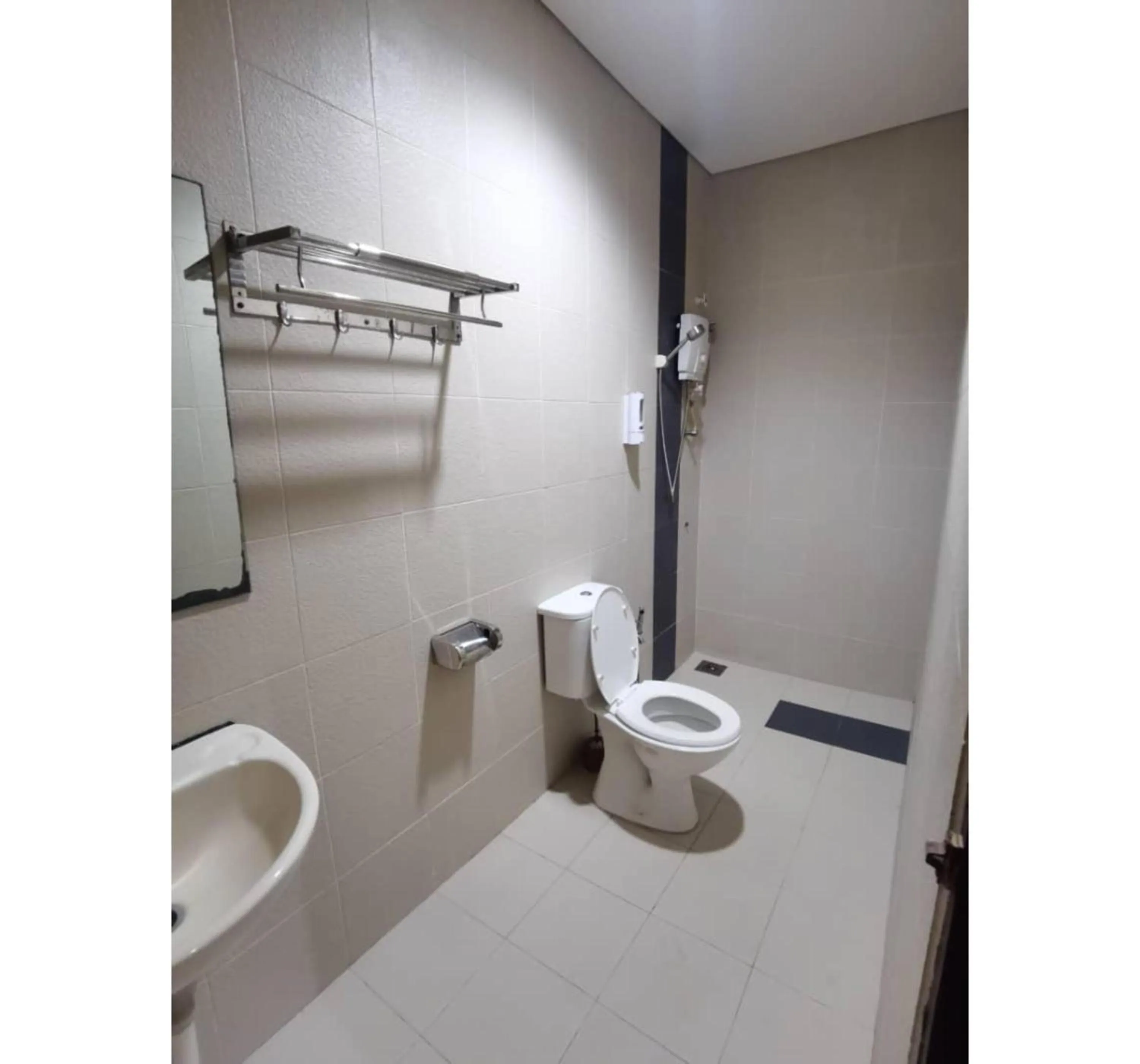 Bathroom in Hotel O Pavilion Inn Hotel