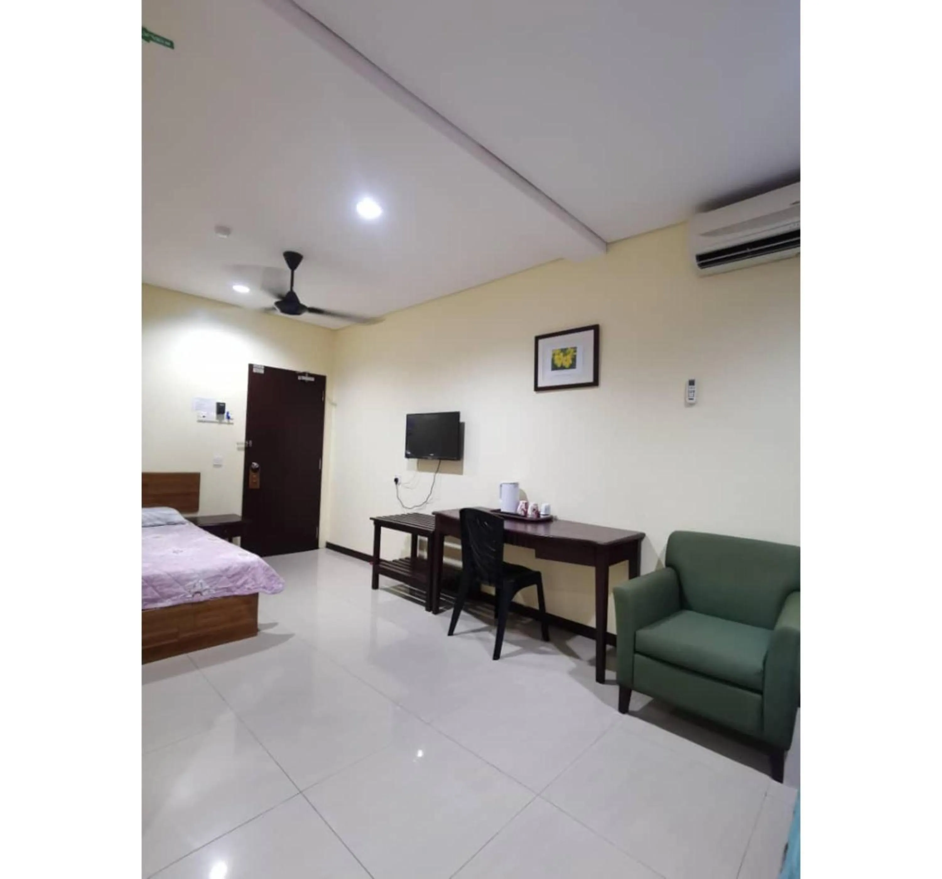 Bedroom, Bed in Hotel O Pavilion Inn Hotel