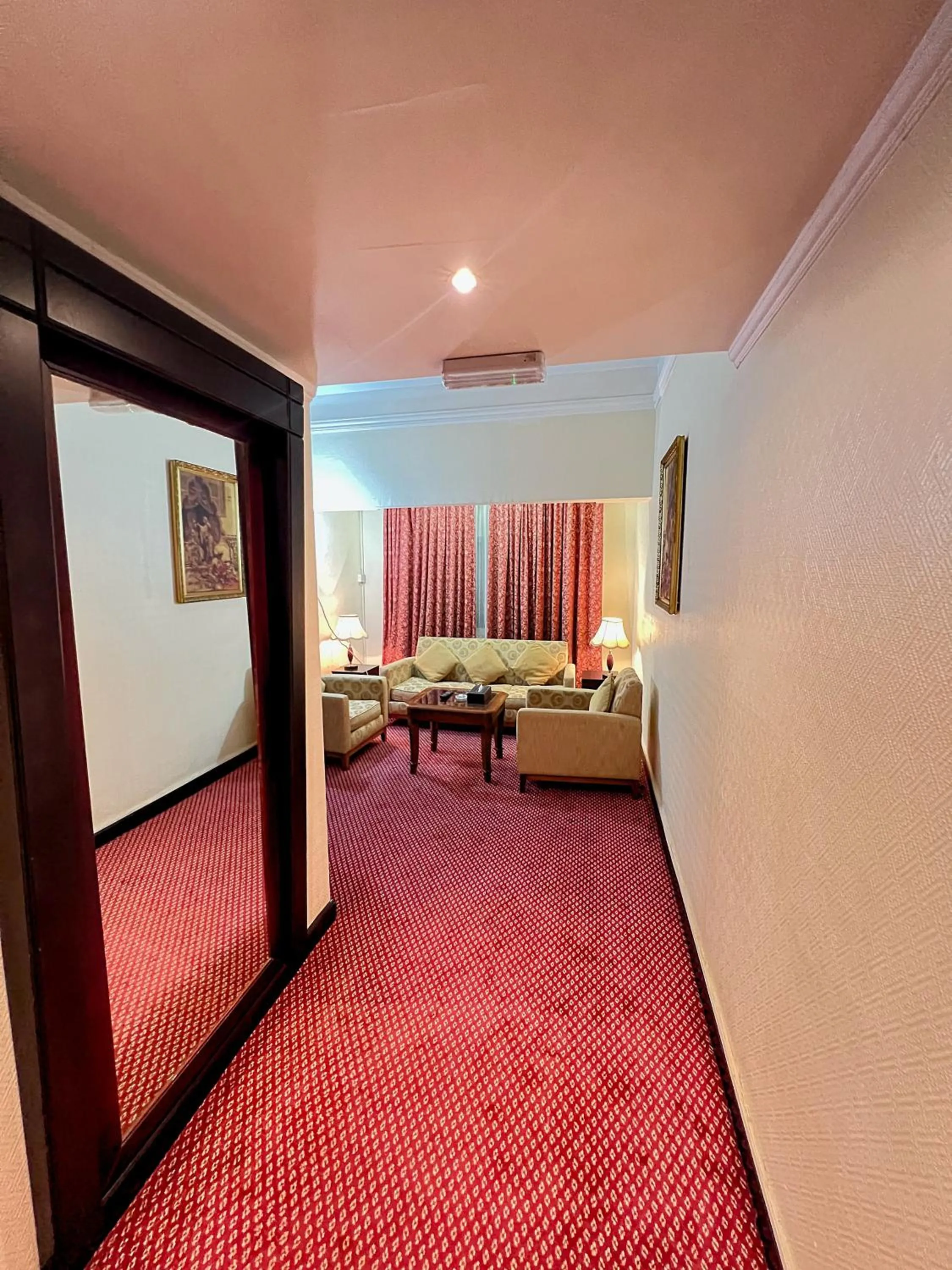 Facade/entrance in Claridge Hotel