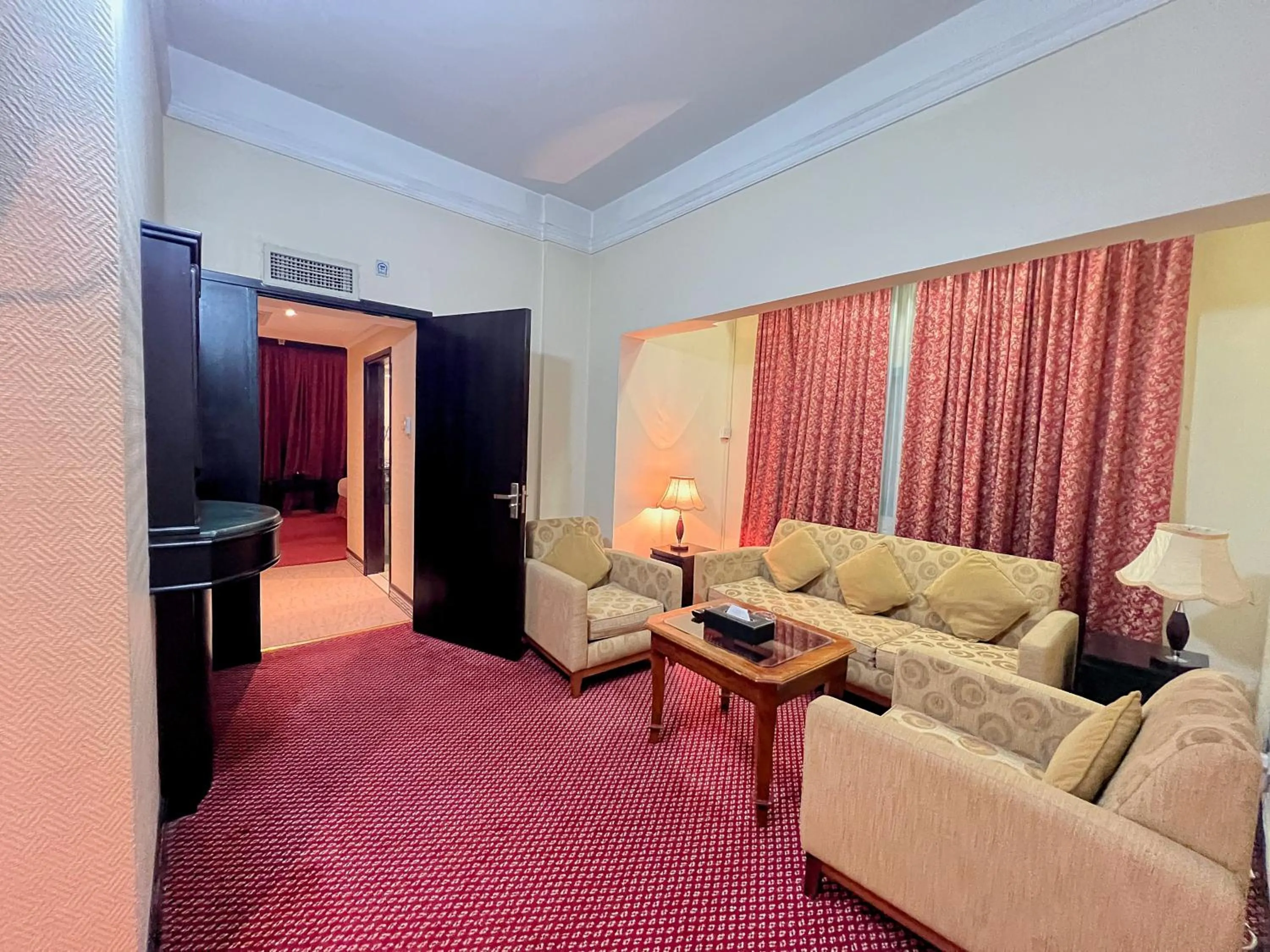 Living room in Claridge Hotel