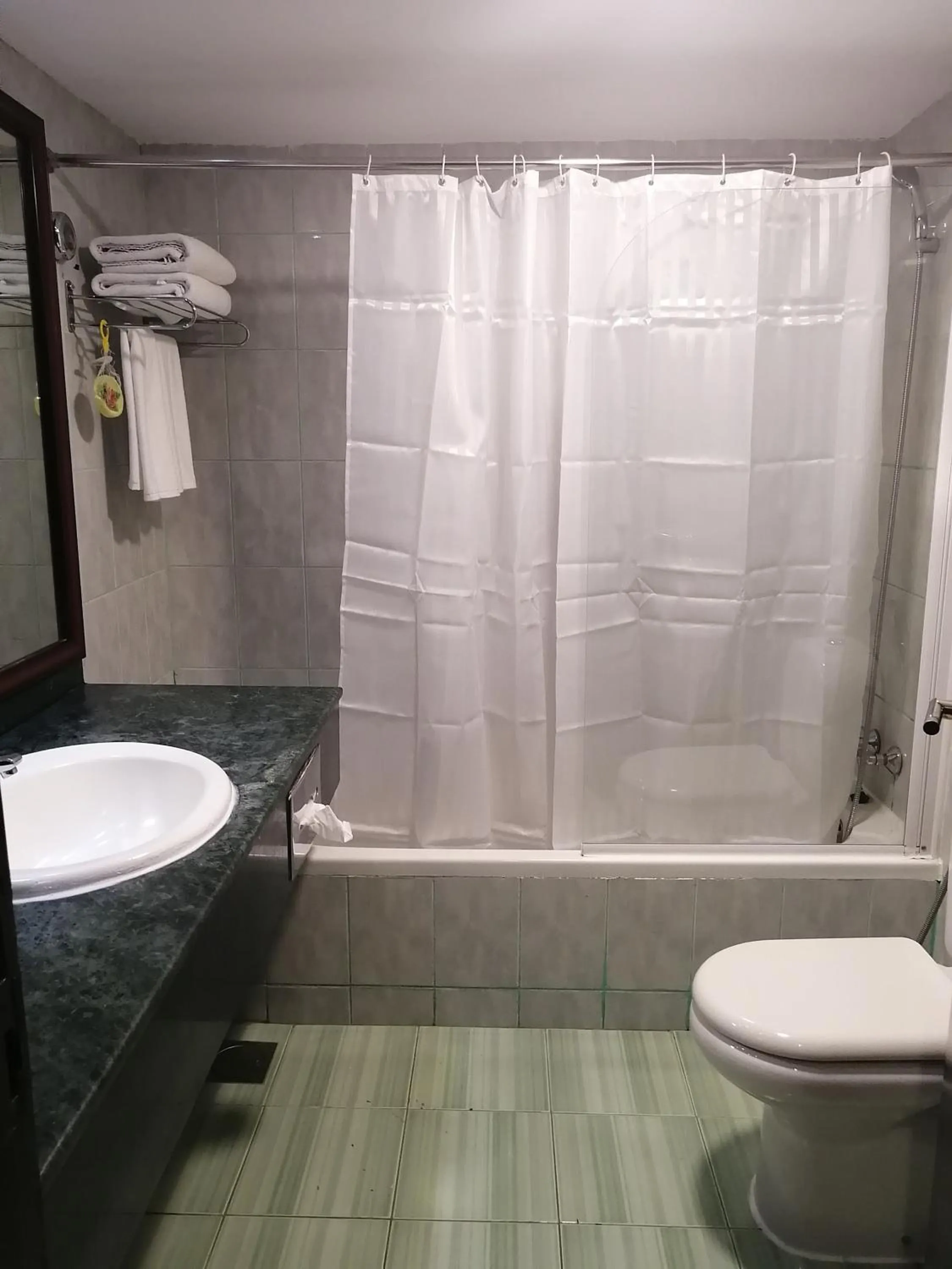 Bathroom in Claridge Hotel