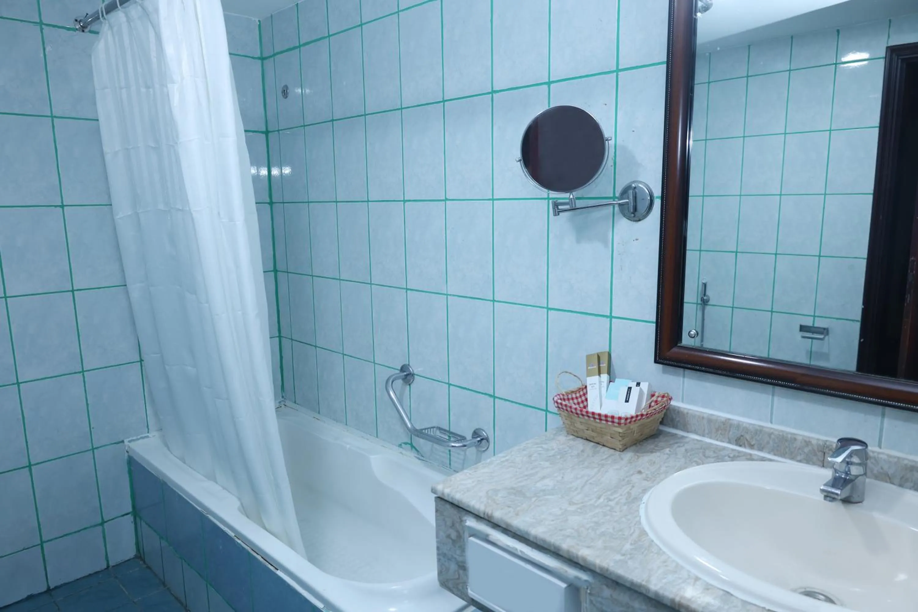 Bathroom in Claridge Hotel