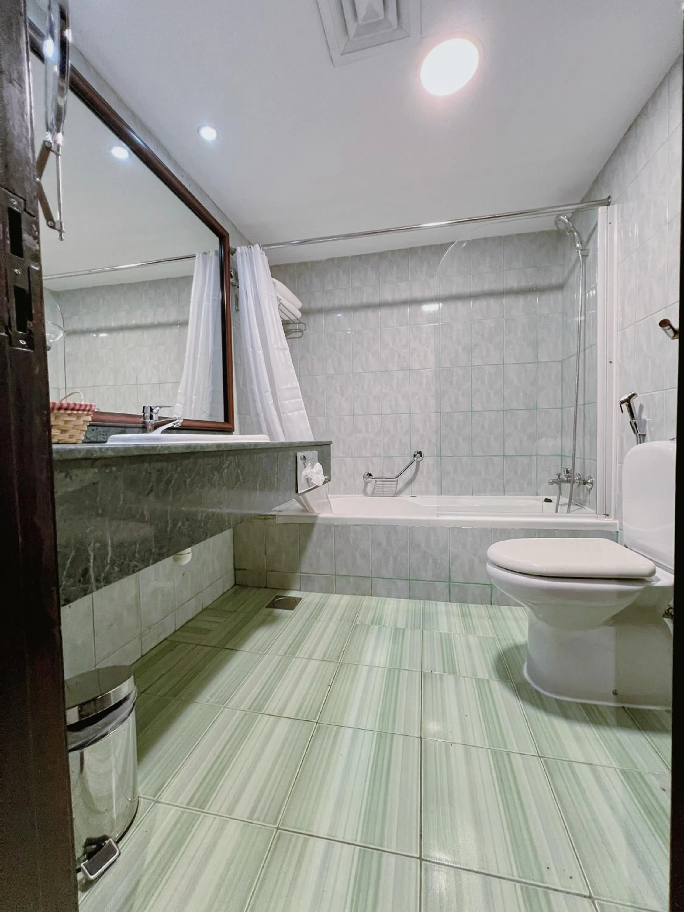 Toilet in Claridge Hotel