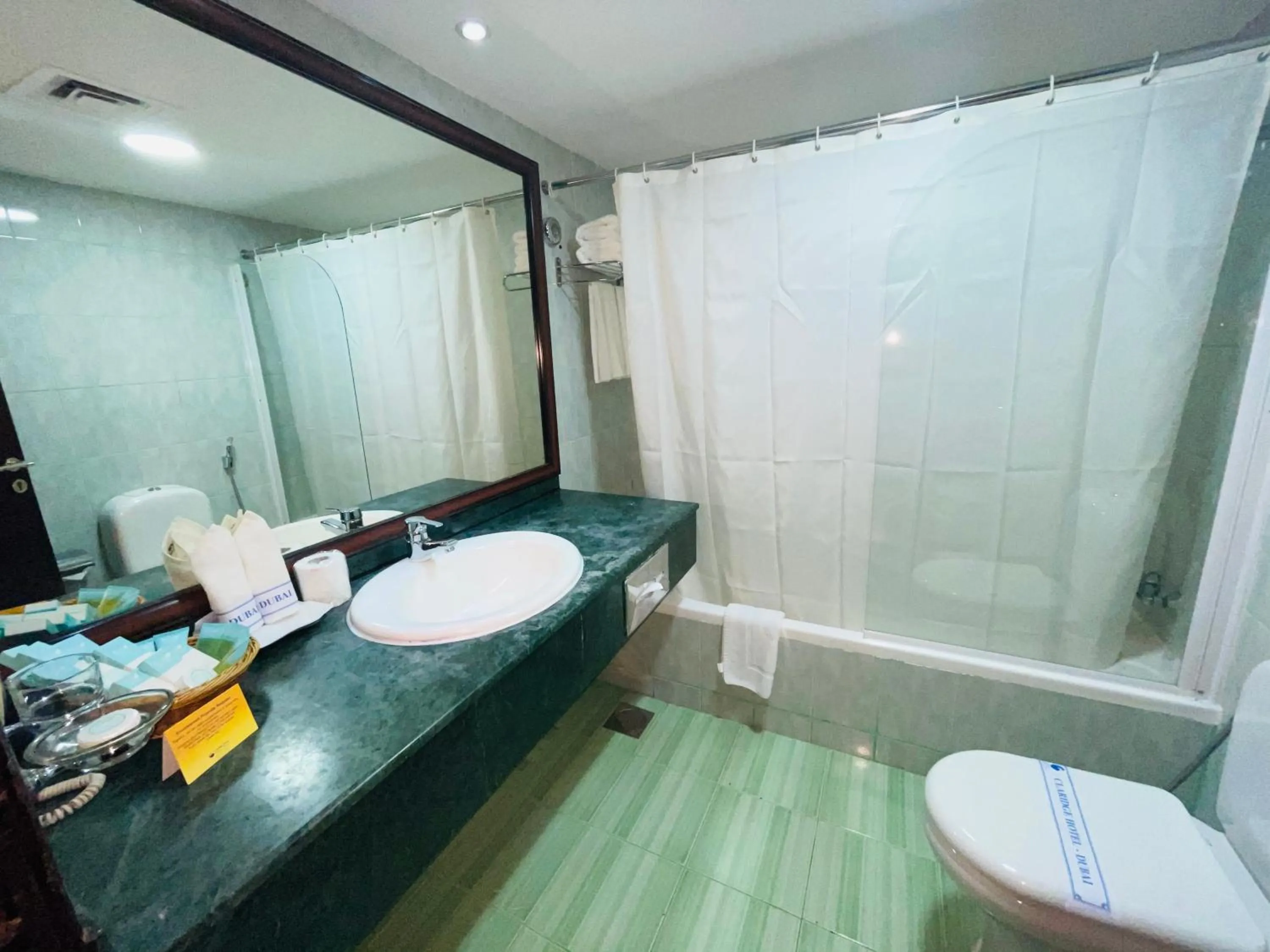 Shower in Claridge Hotel