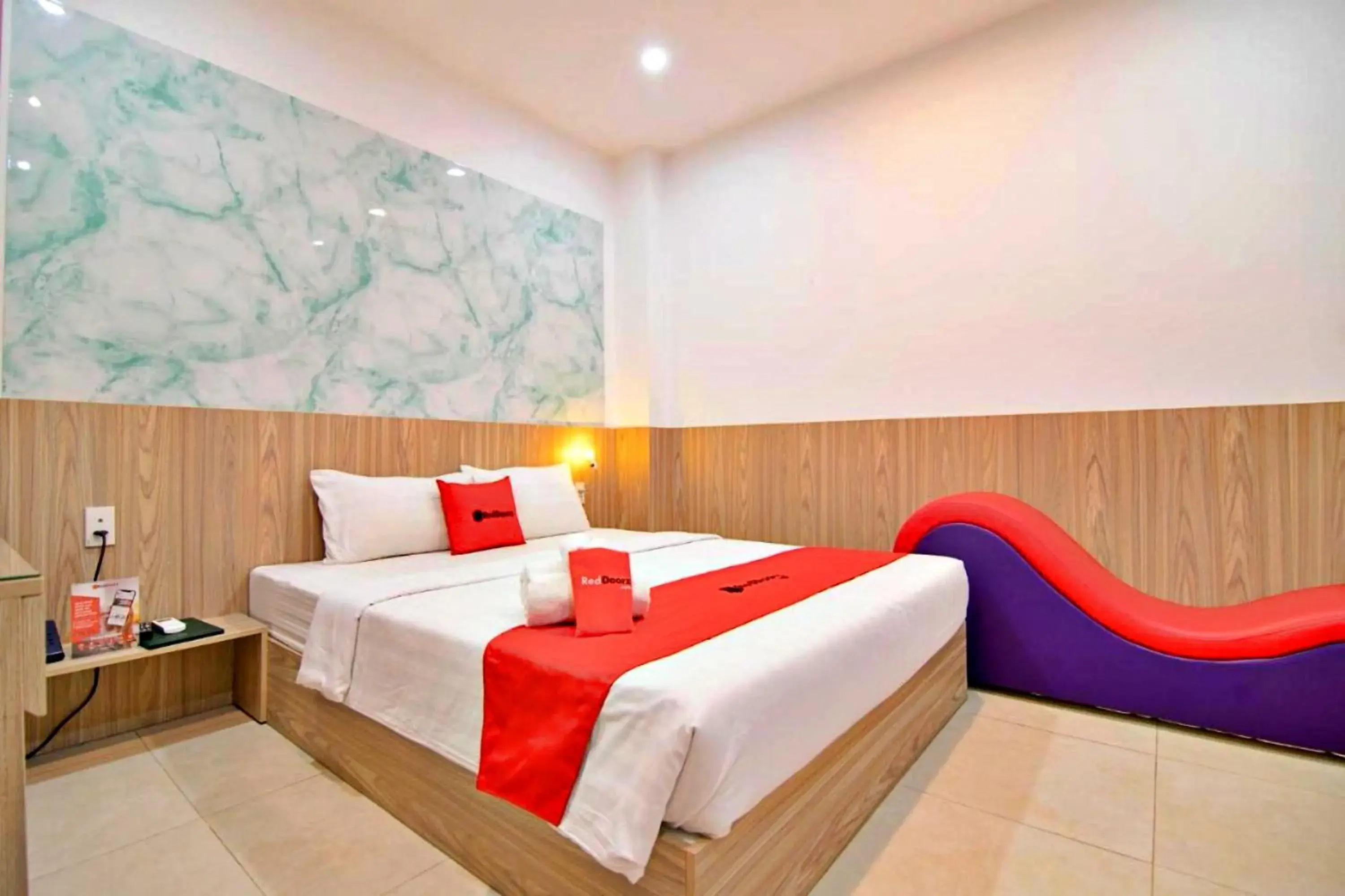 Bed in HANZ Love Hotel Tran Binh Trong Bed in HANZ Love Hotel Tran Binh Trong