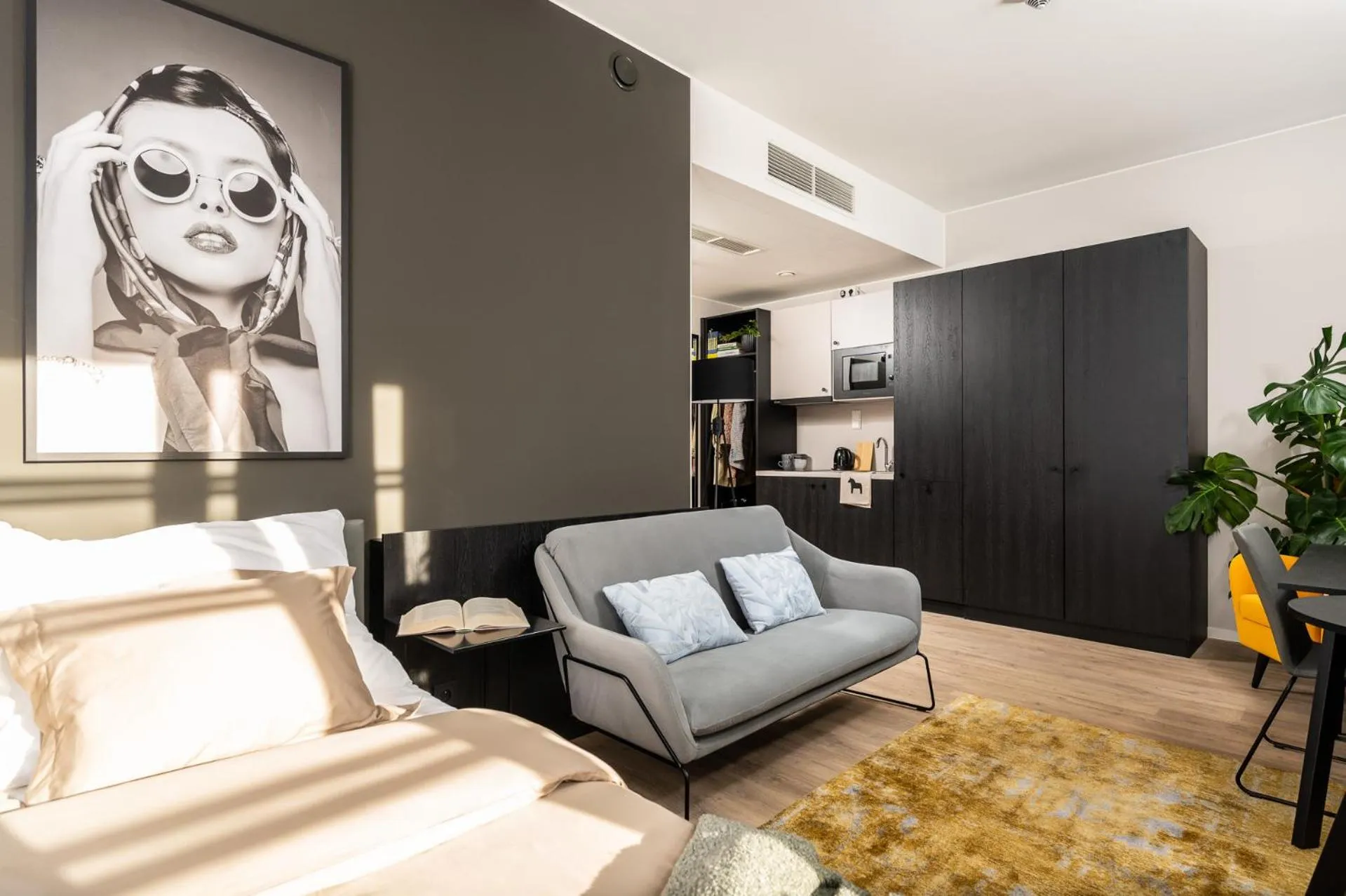 Photo of the whole room, Bed in MILESTONE Krakow Center Premium Living by Tribera