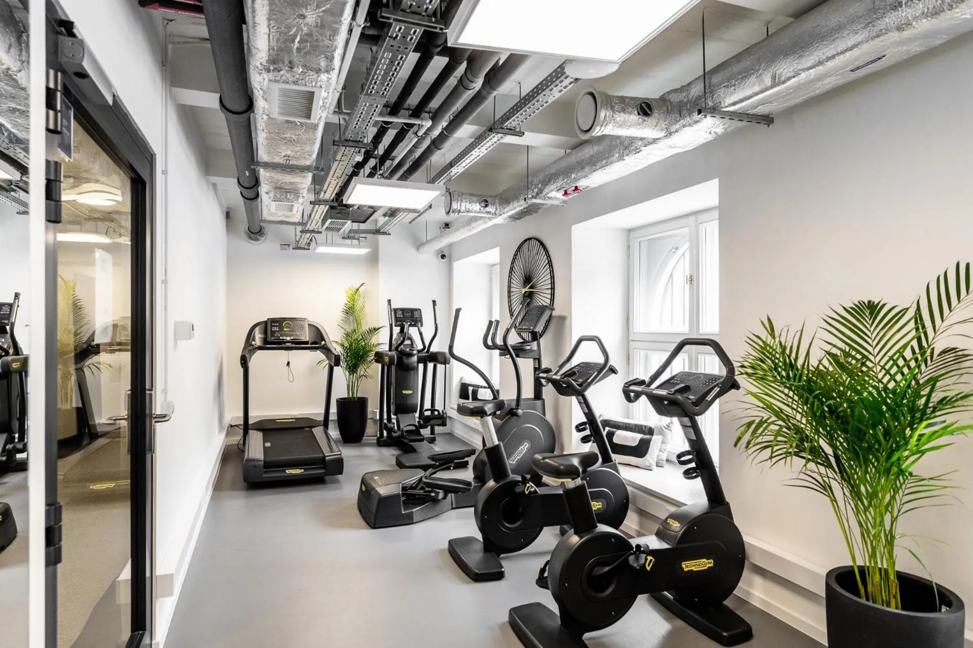 Fitness centre/facilities in MILESTONE Krakow Center Premium Living by Tribera