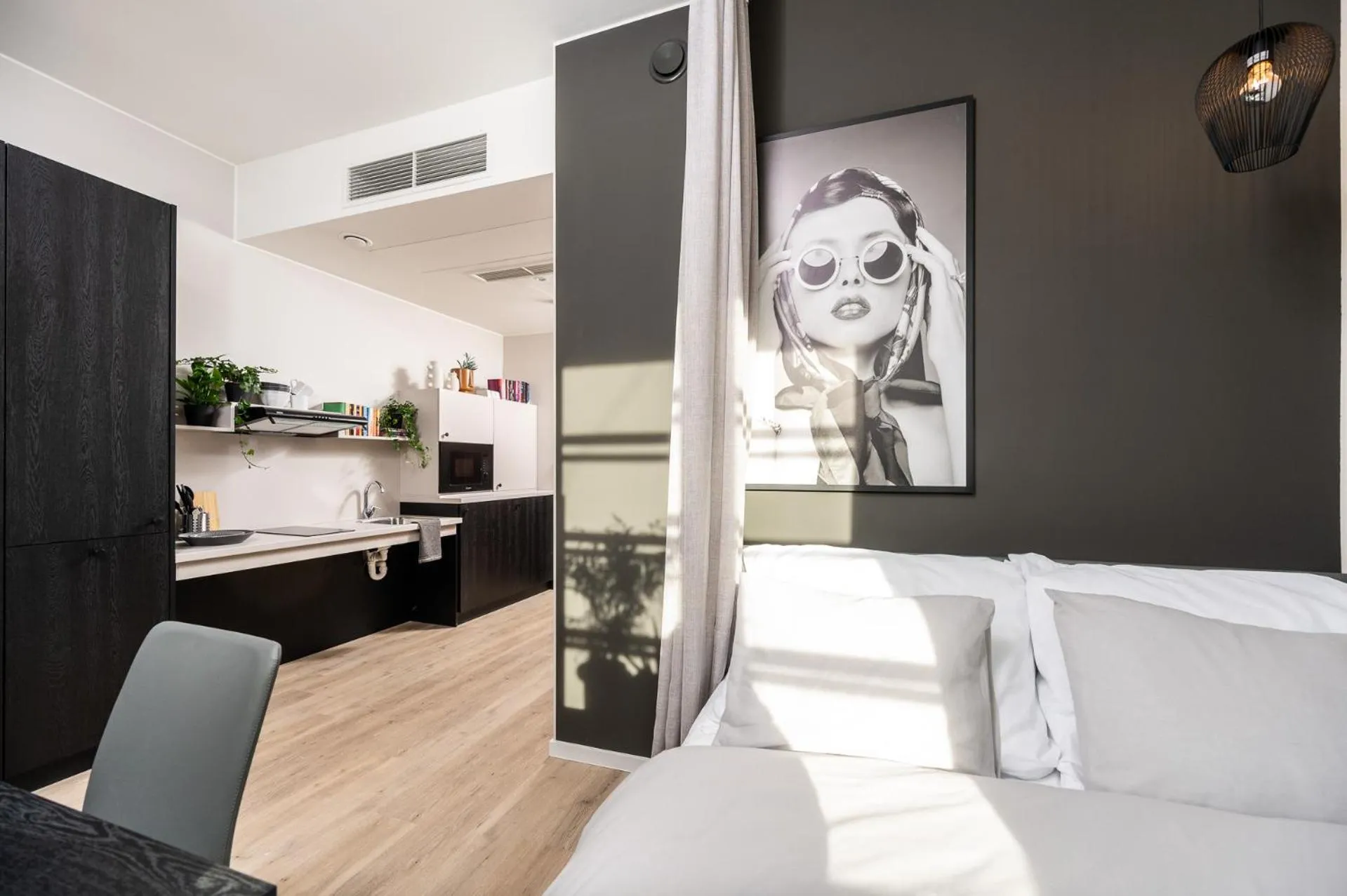 Kitchen or kitchenette, Bed in MILESTONE Krakow Center Premium Living by Tribera