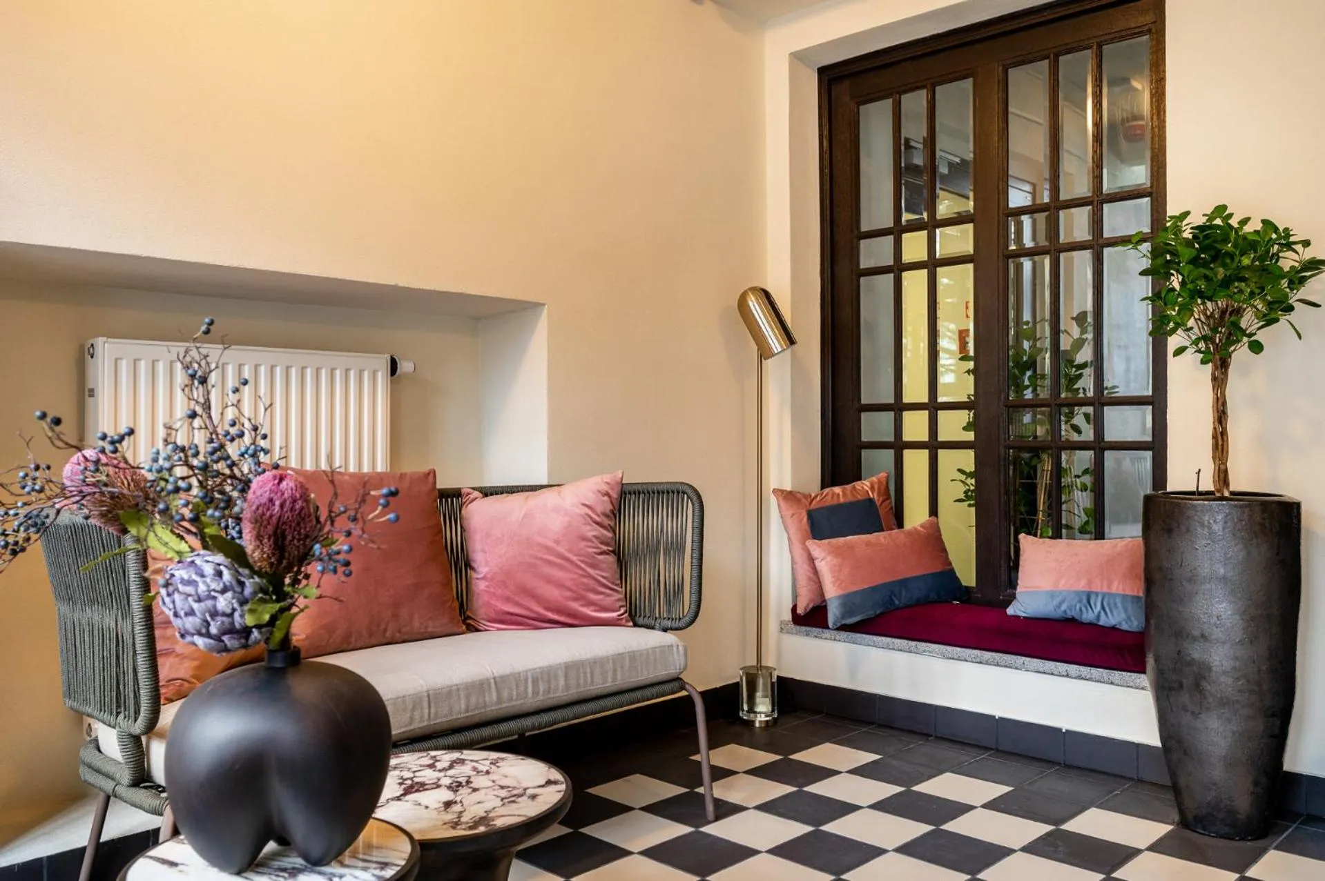 Seating area in MILESTONE Krakow Center Premium Living by Tribera