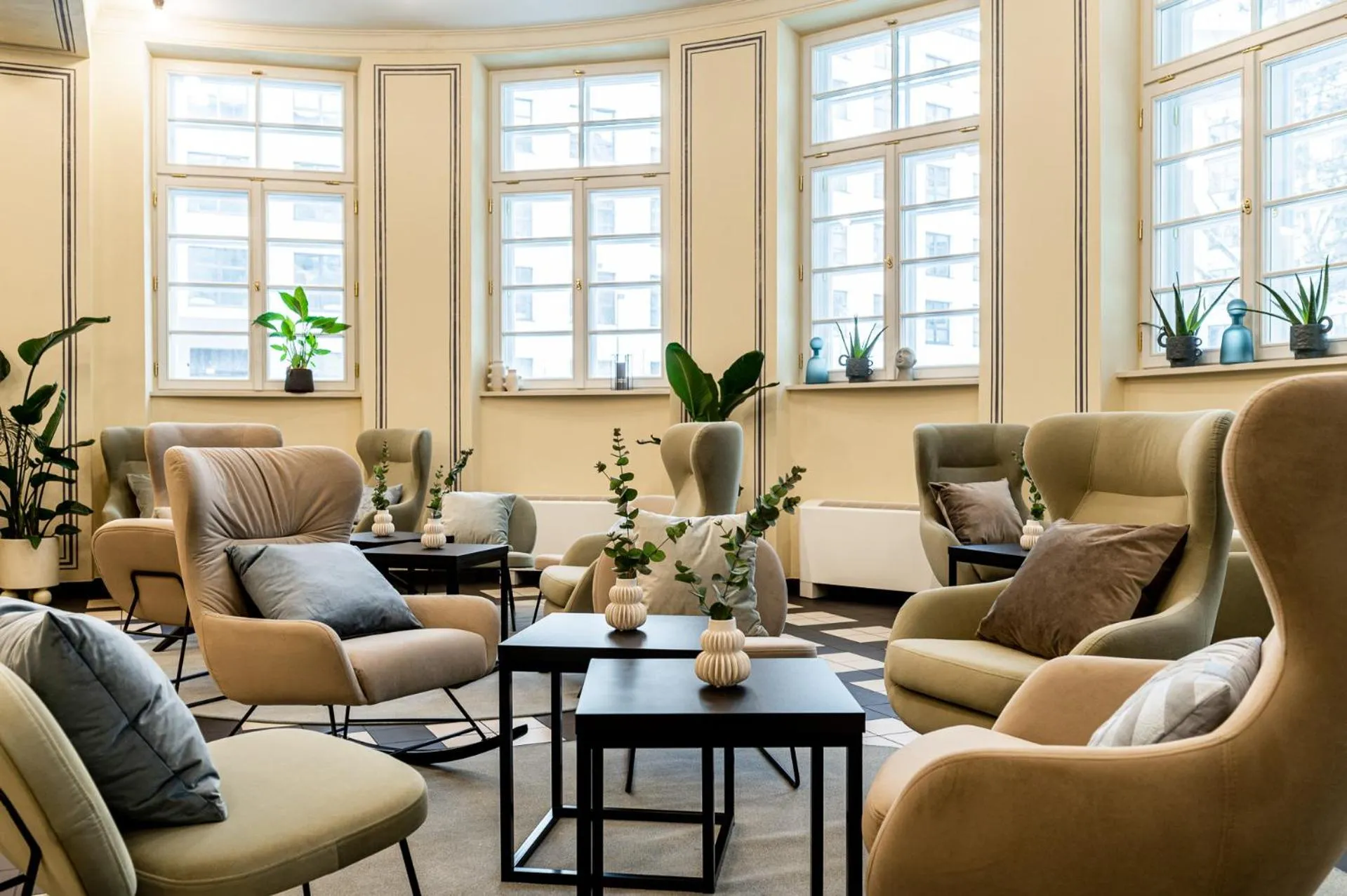 Communal lounge/ TV room in MILESTONE Krakow Center Premium Living by Tribera