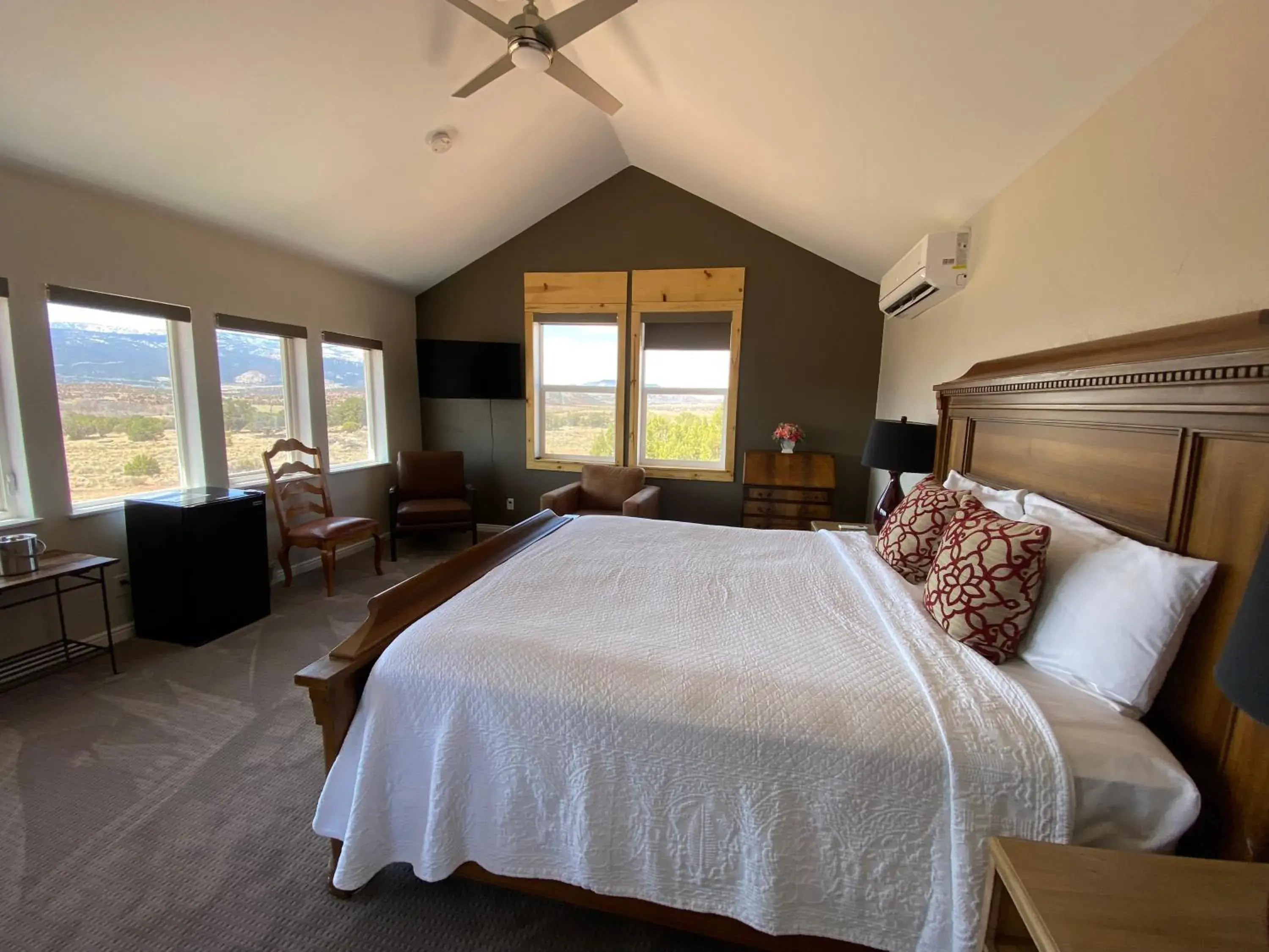 King Room with Balcony in SkyRidge Inn King Room with Balcony in SkyRidge Inn