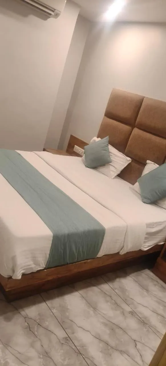 Bed in HOTEL SAFARI INN