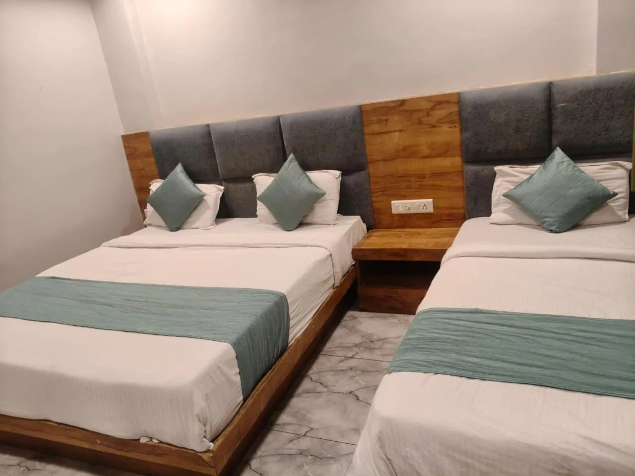 Bed in HOTEL SAFARI INN