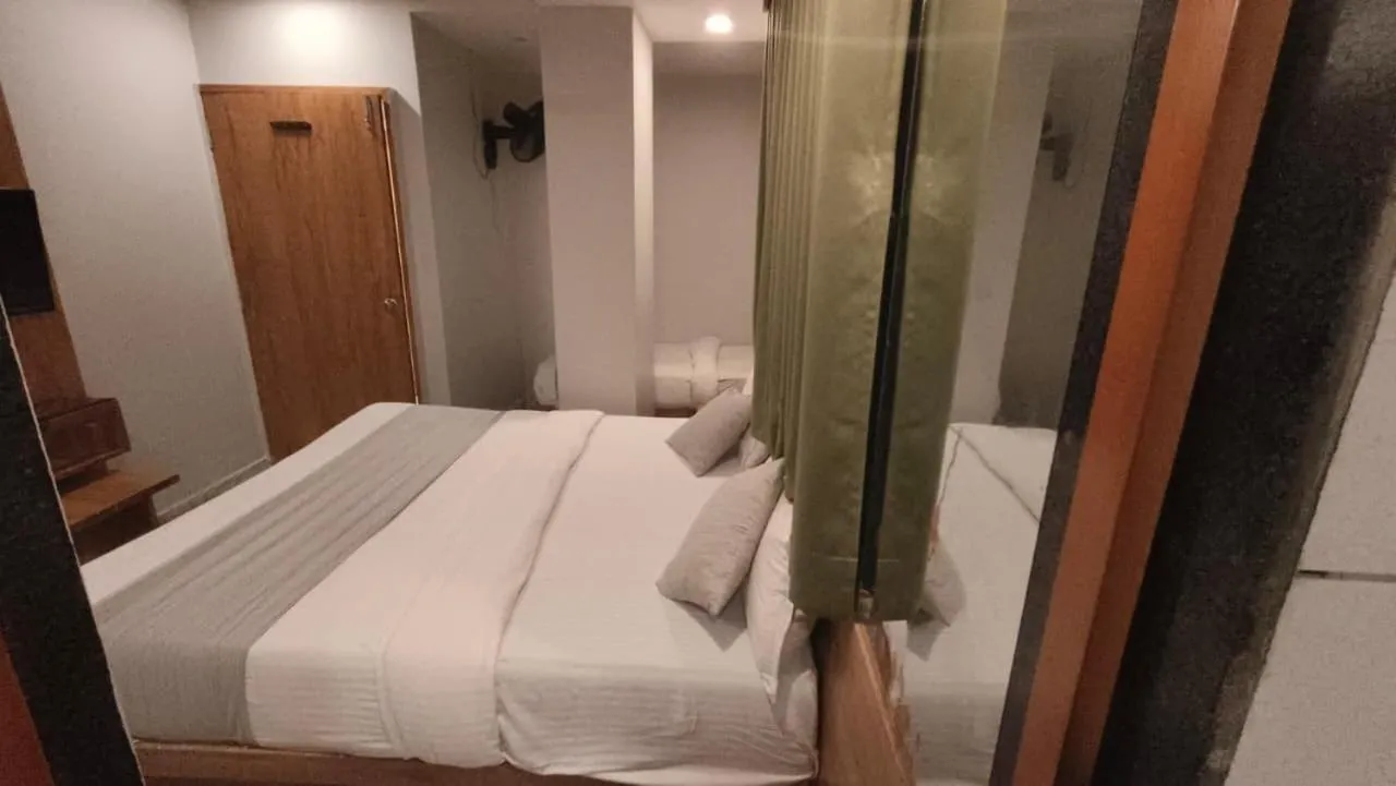 Bed in HOTEL SAFARI INN