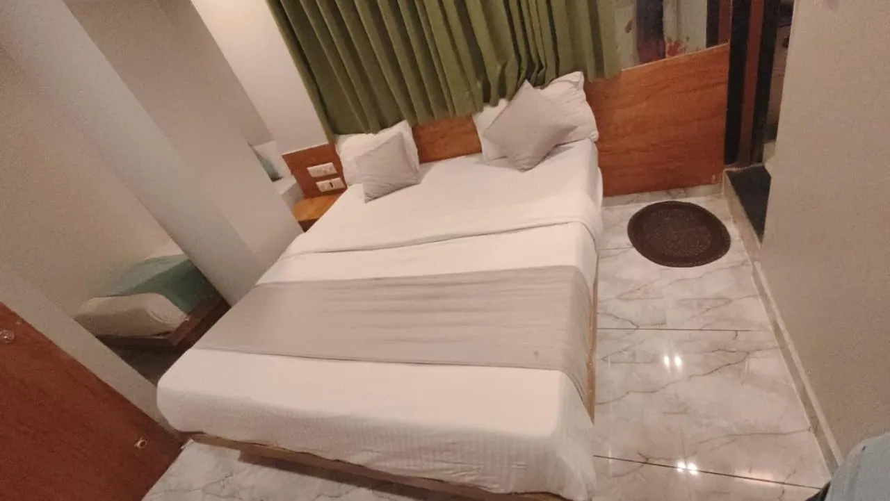 Bed in HOTEL SAFARI INN
