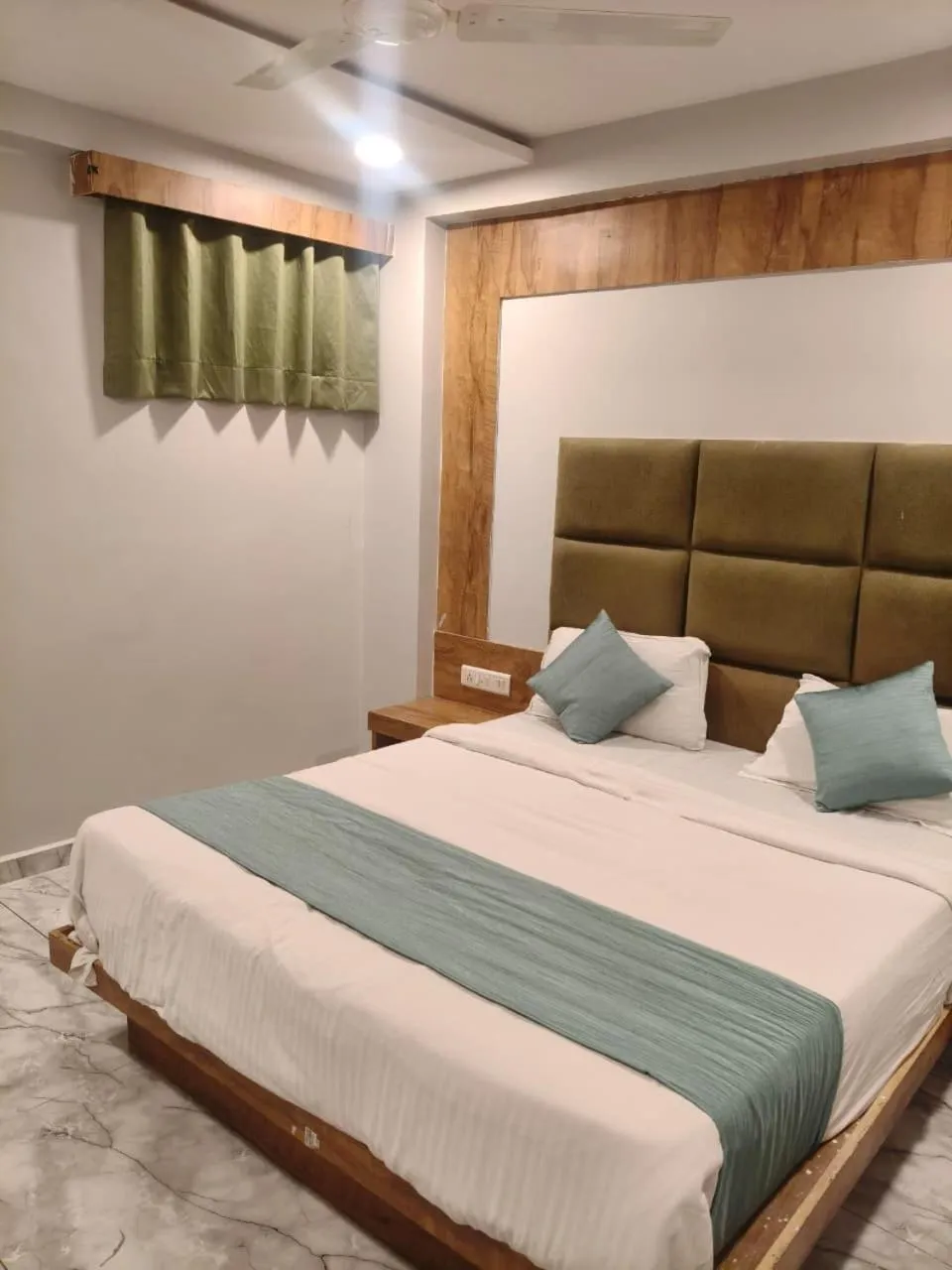 Bed in HOTEL SAFARI INN